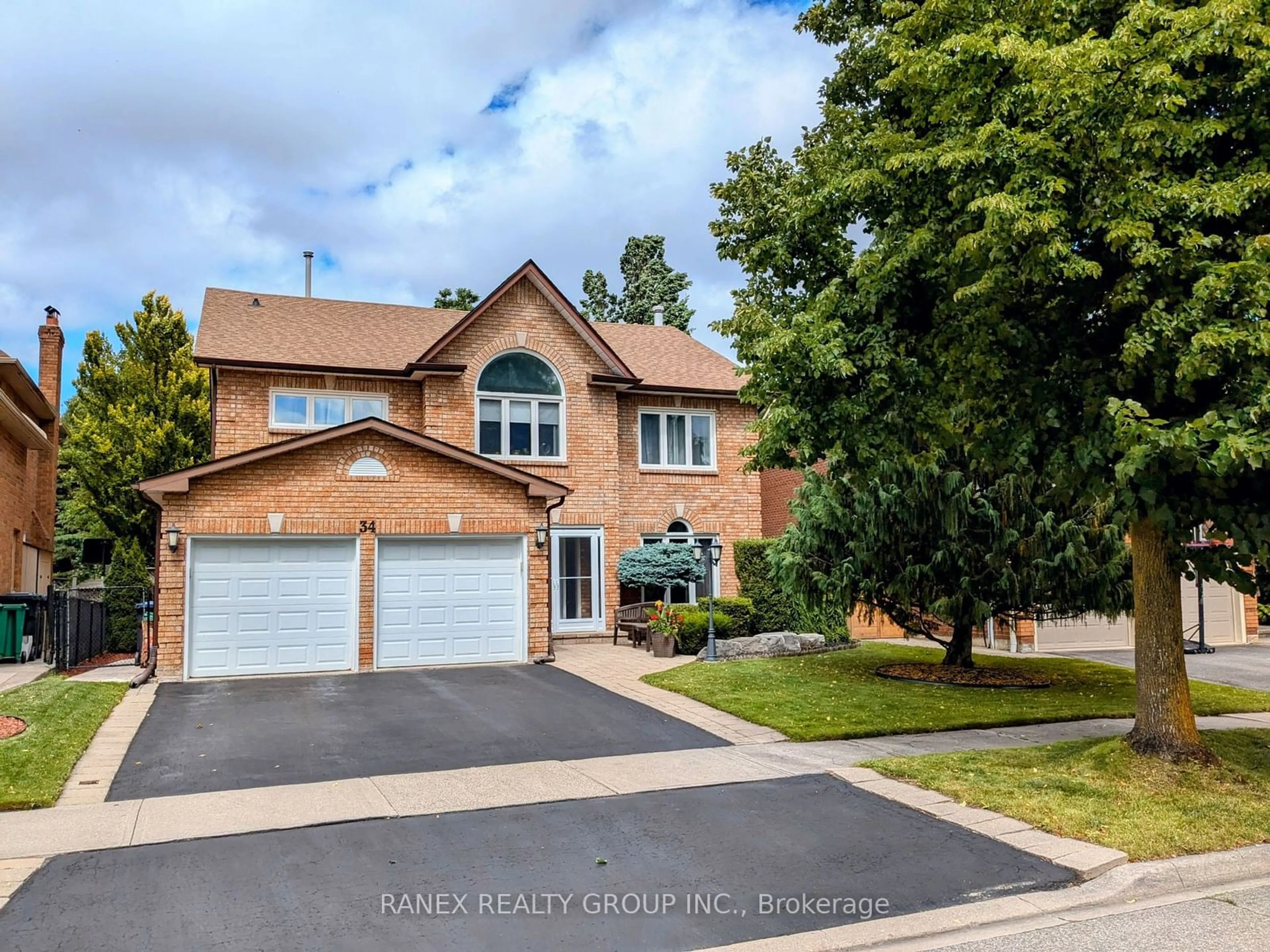 Frontside or backside of a home for 34 Chickadee Cres, Brampton Ontario L6Z 3L2