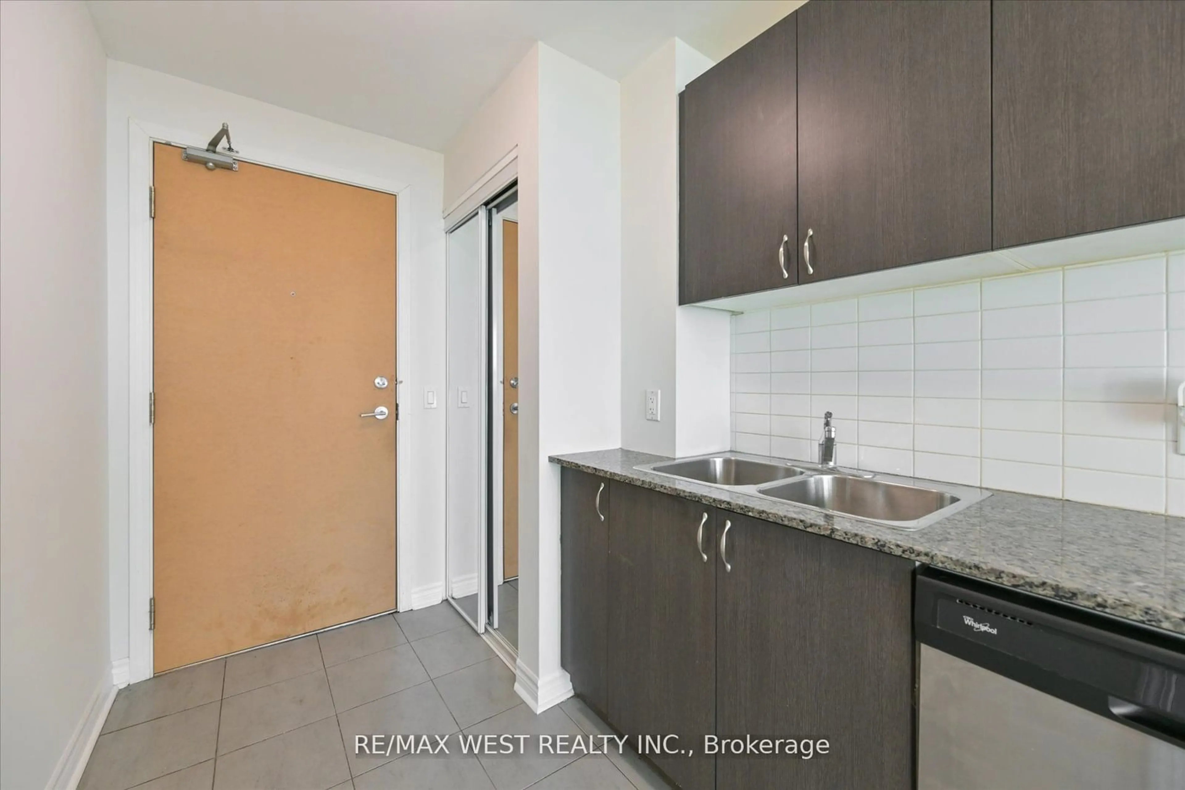 Standard kitchen, unknown floor for 2522 Keele St #618, Toronto Ontario M6L 0A2