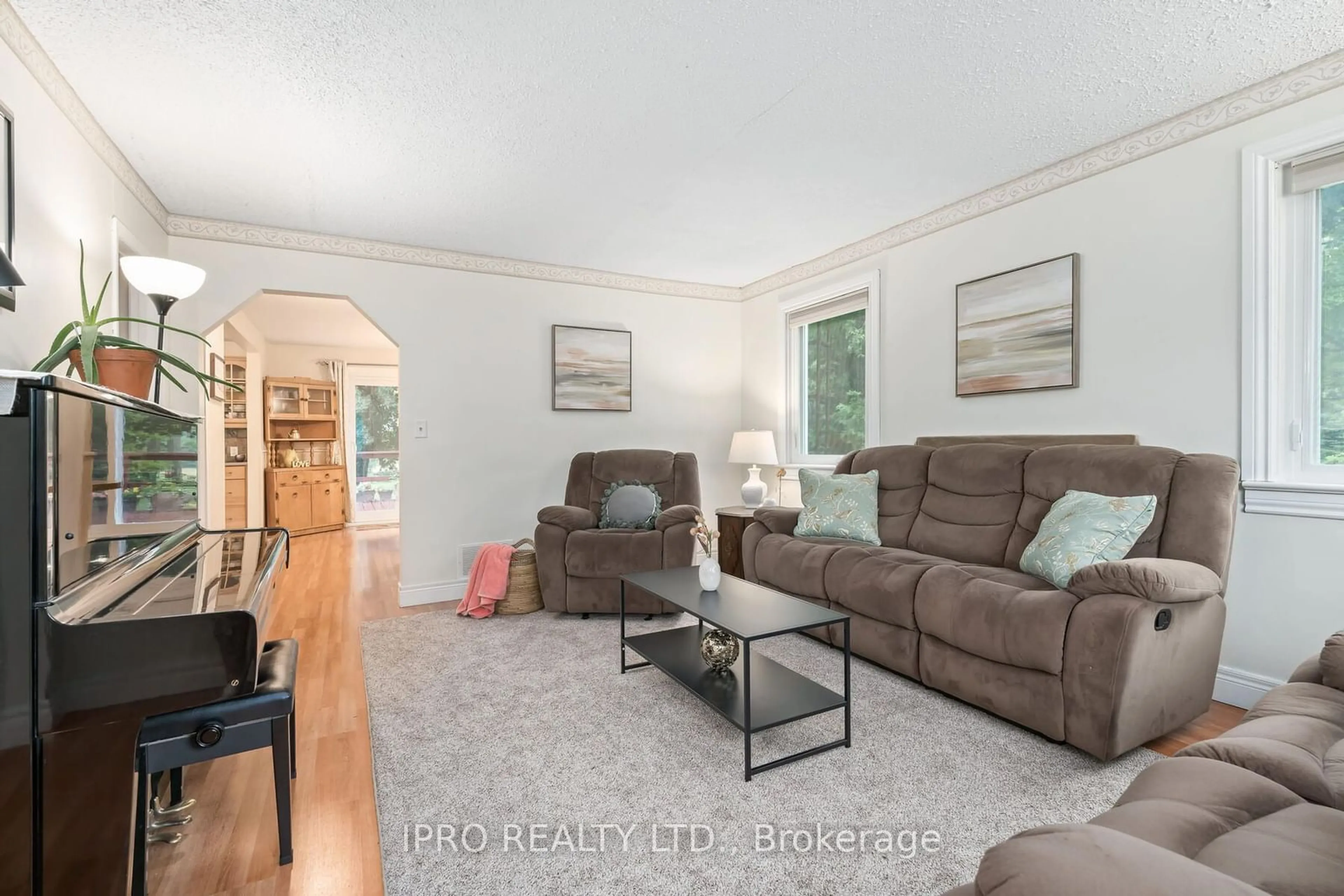 Living room for 7210 Hwy 7, Halton Hills Ontario L7J 2L9