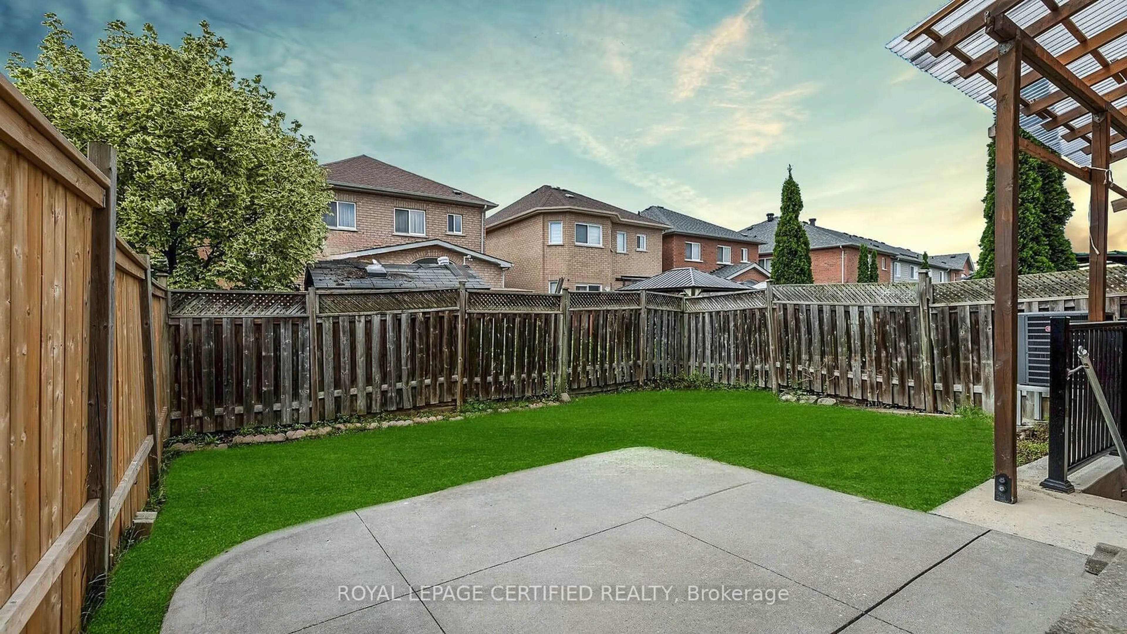 Fenced yard for 47 Peachleaf Cres, Brampton Ontario L7A 2B4