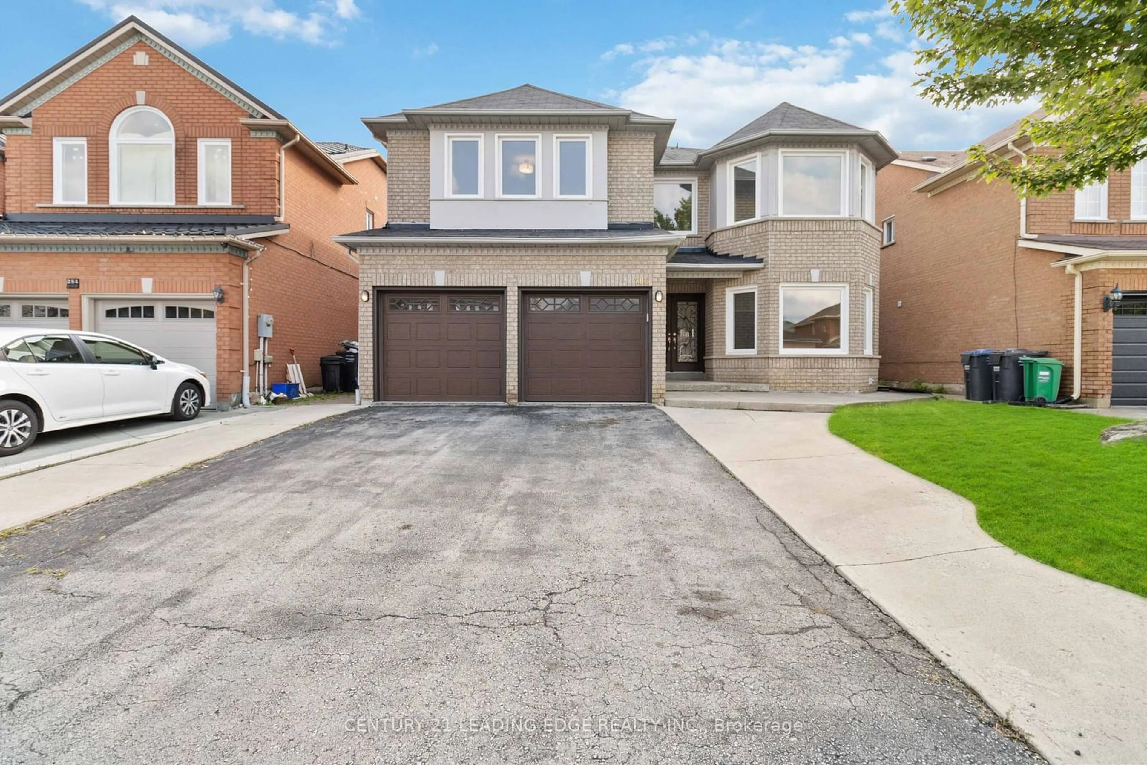 Frontside or backside of a home for 286 FERNFOREST Dr, Brampton Ontario L6R 1B6