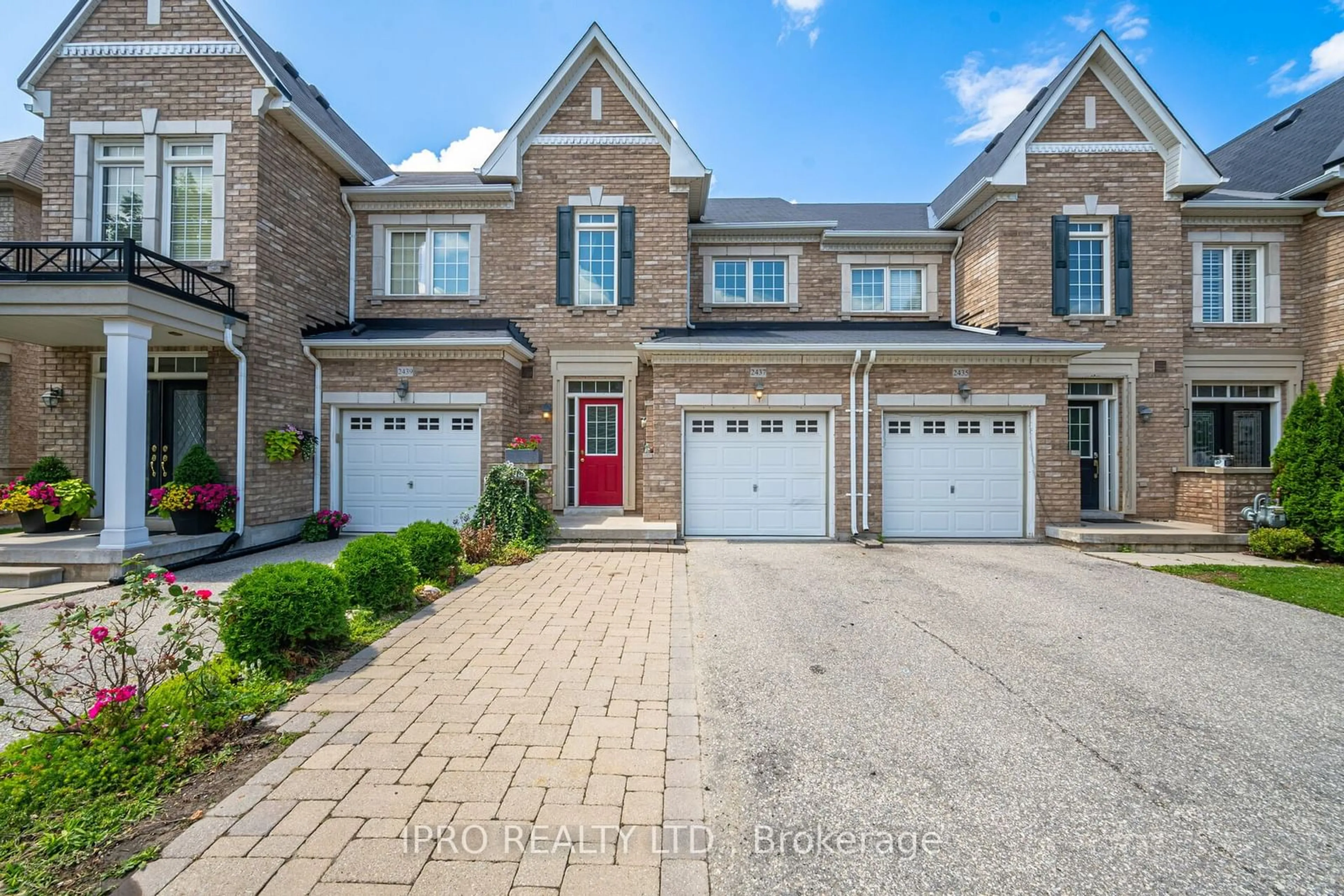 Home with brick exterior material for 2437 Montagne Ave, Oakville Ontario L6M 0J5