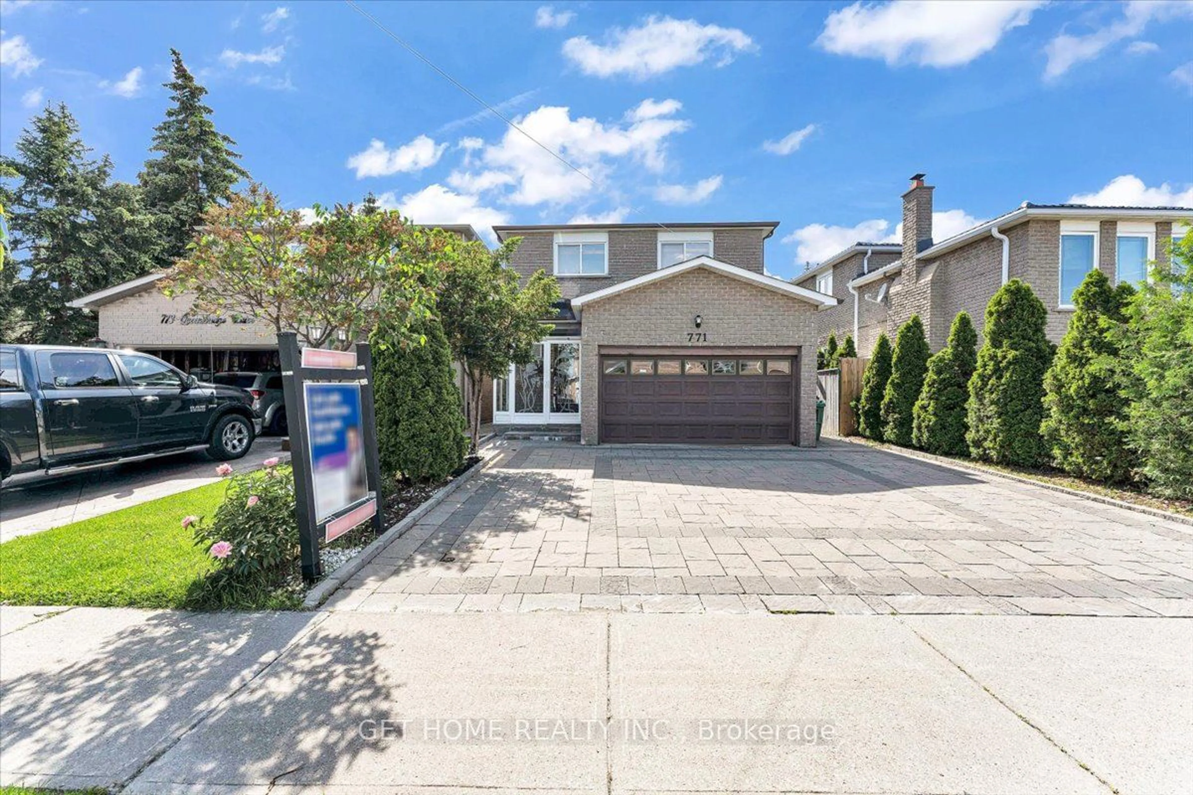 Frontside or backside of a home for 771 Queensbridge Dr, Mississauga Ontario L5C 3T3
