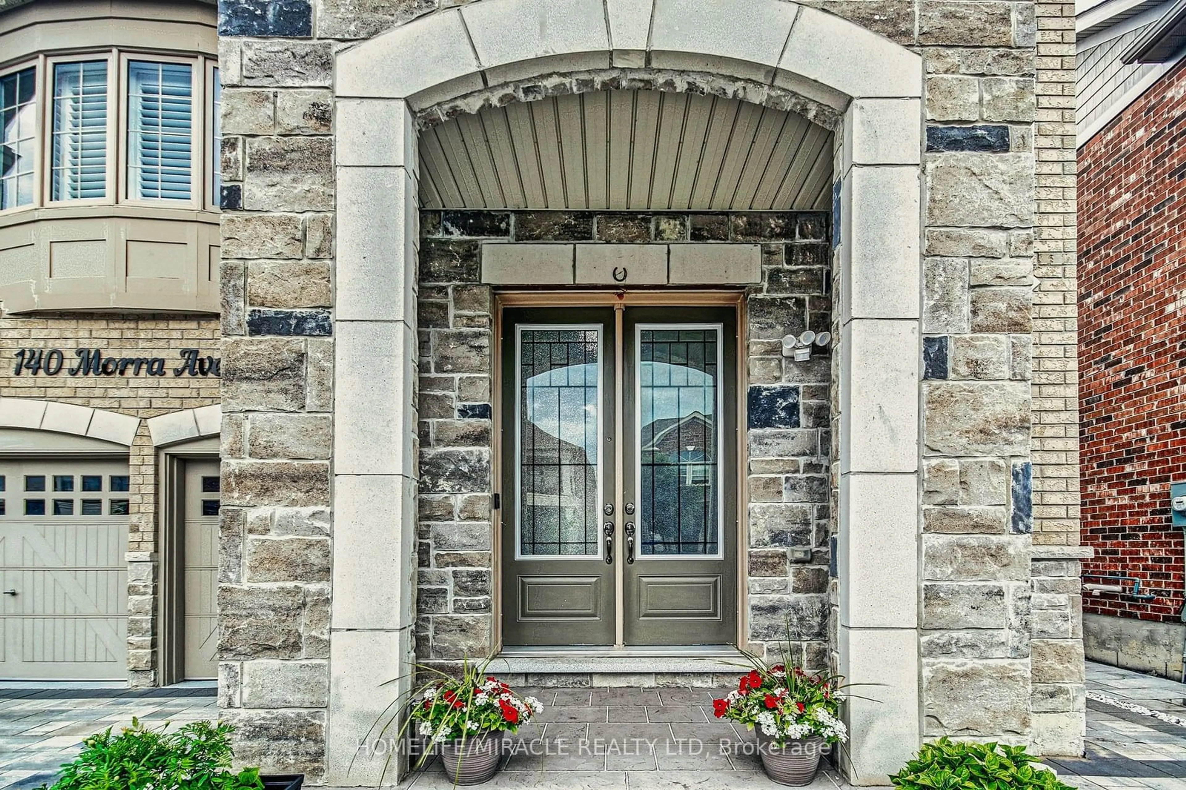 Indoor entryway for 140 Morra Ave, Caledon Ontario L7E 4K8