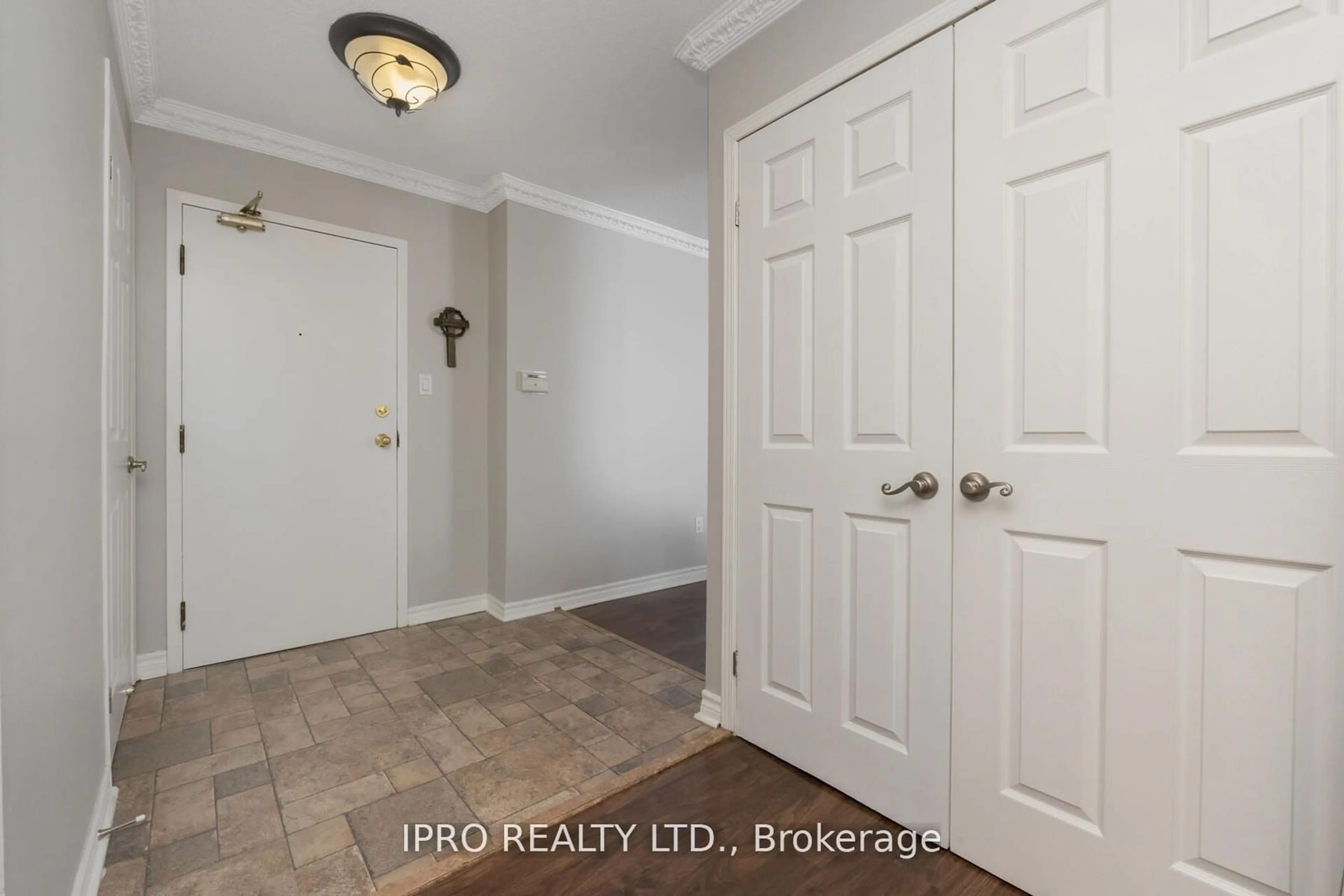 Indoor entryway for 10 Malta Ave #1109, Brampton Ontario L6Y 4G6