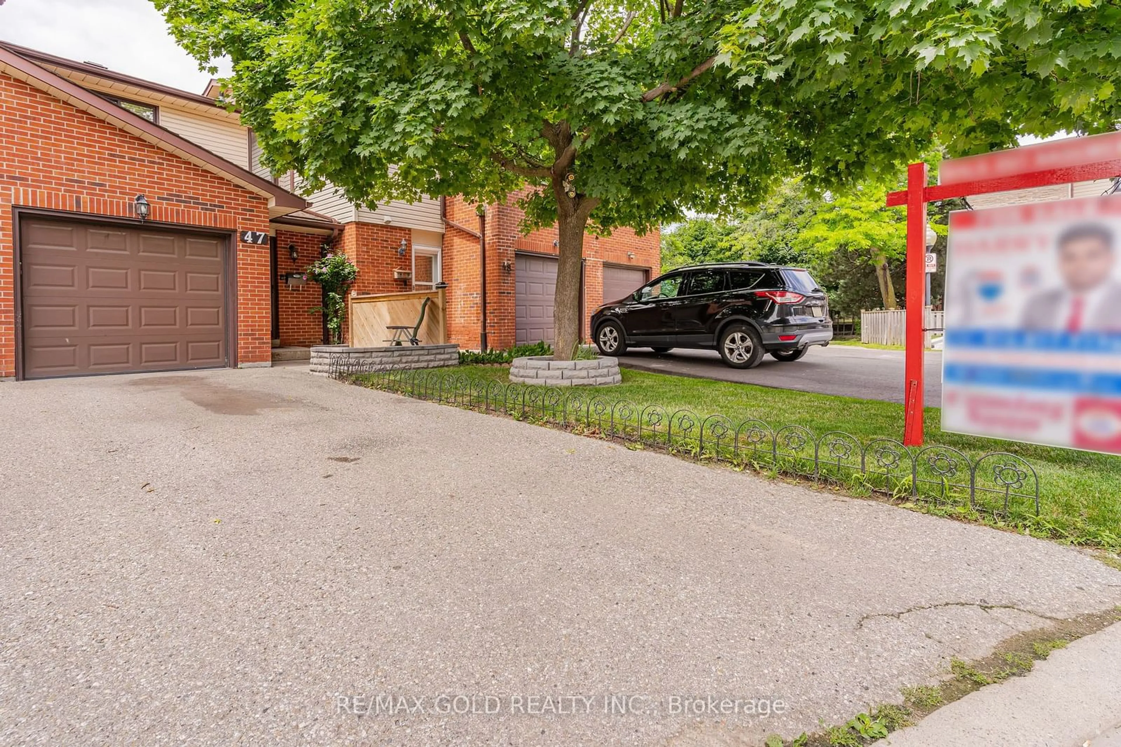 A pic from exterior of the house or condo for 47 Collins Cres #46, Brampton Ontario L6V 3M9