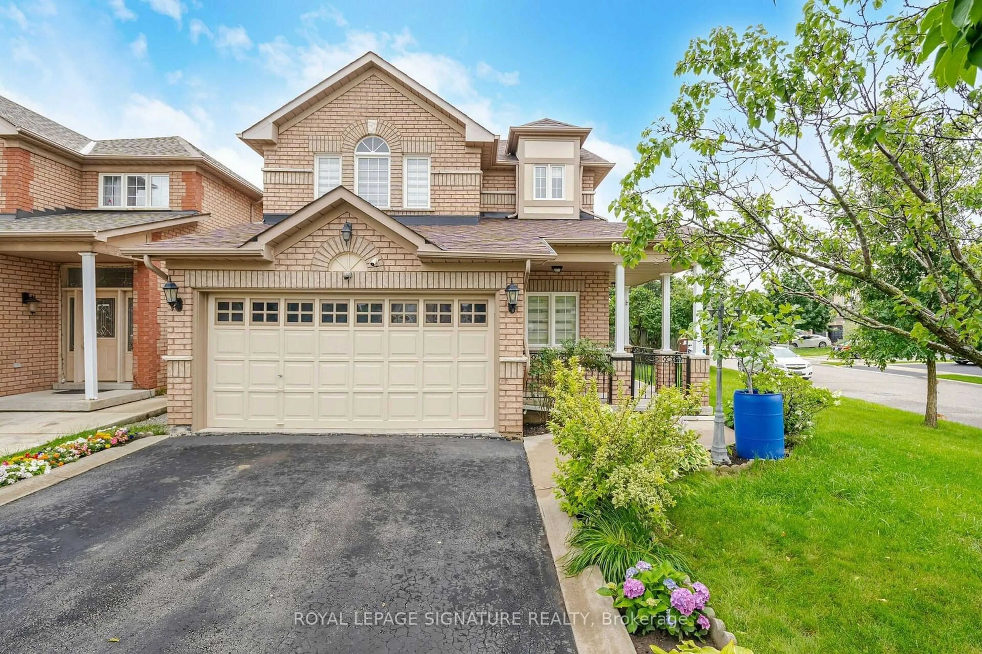 Frontside or backside of a home for 39 Swansea Meadows Dr, Brampton Ontario L7A 2C4