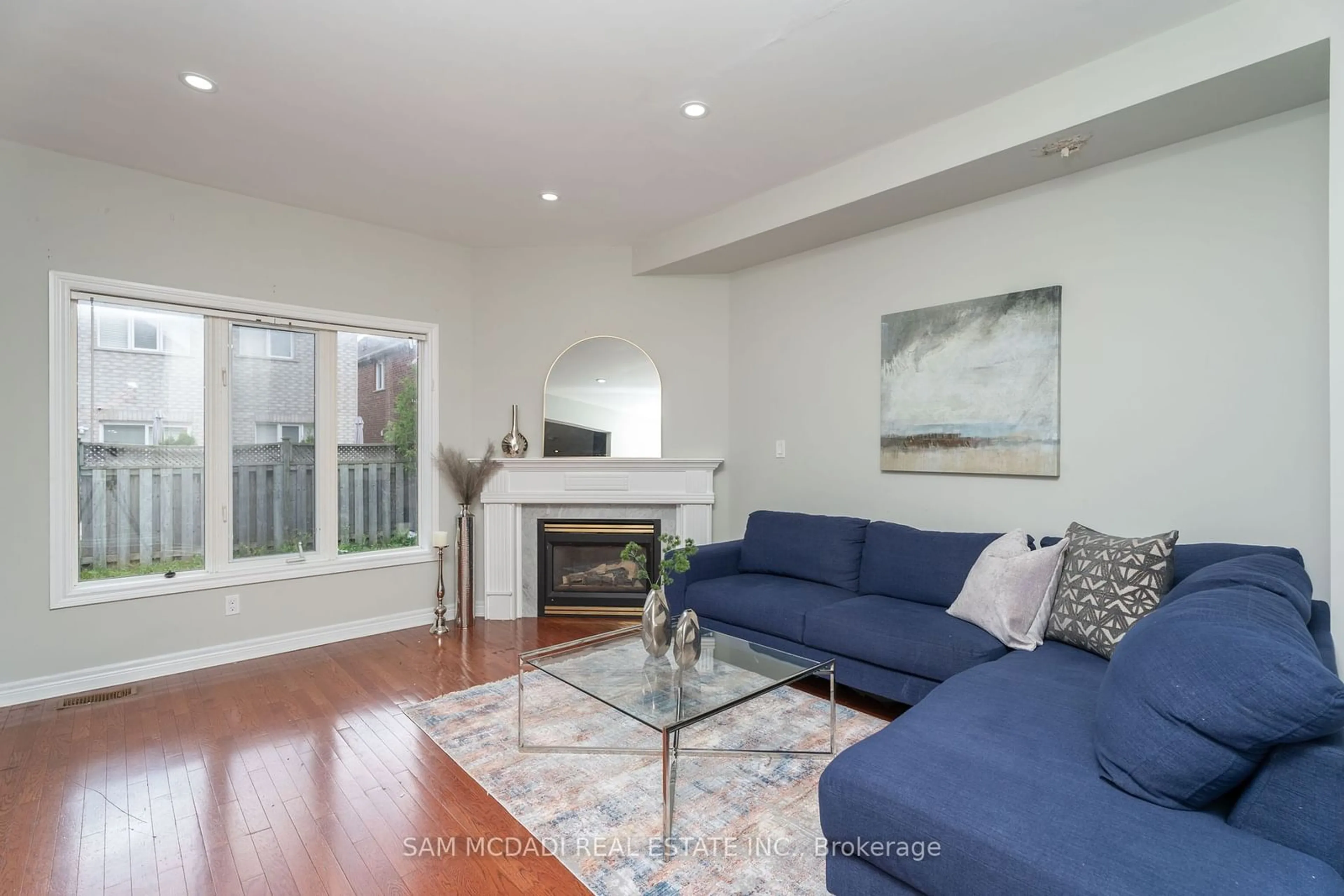 Living room for 5914 Long Valley Rd, Mississauga Ontario L5M 6J6