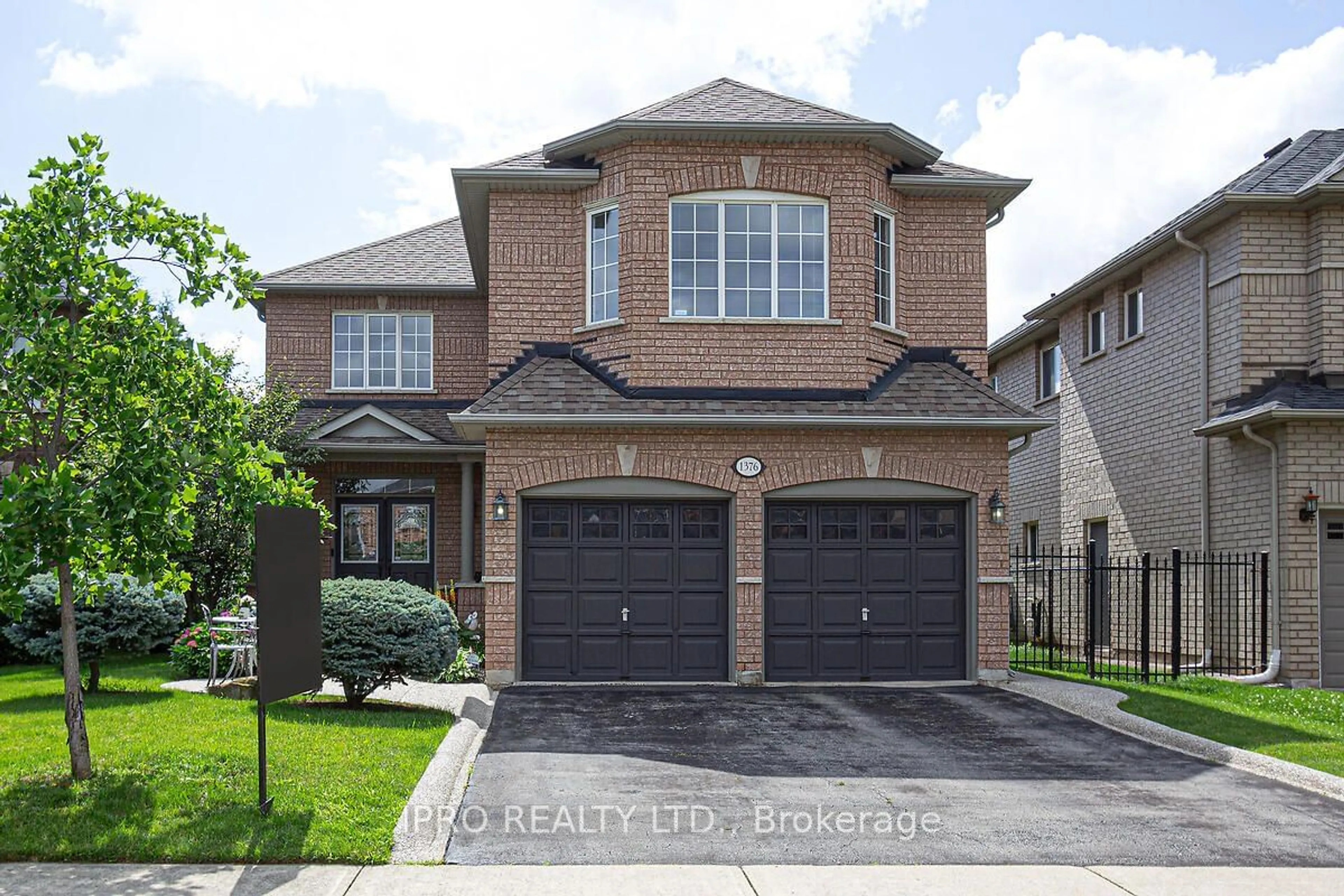 Home with brick exterior material for 1376 Kingsgrove Pl, Oakville Ontario L5M 3V9