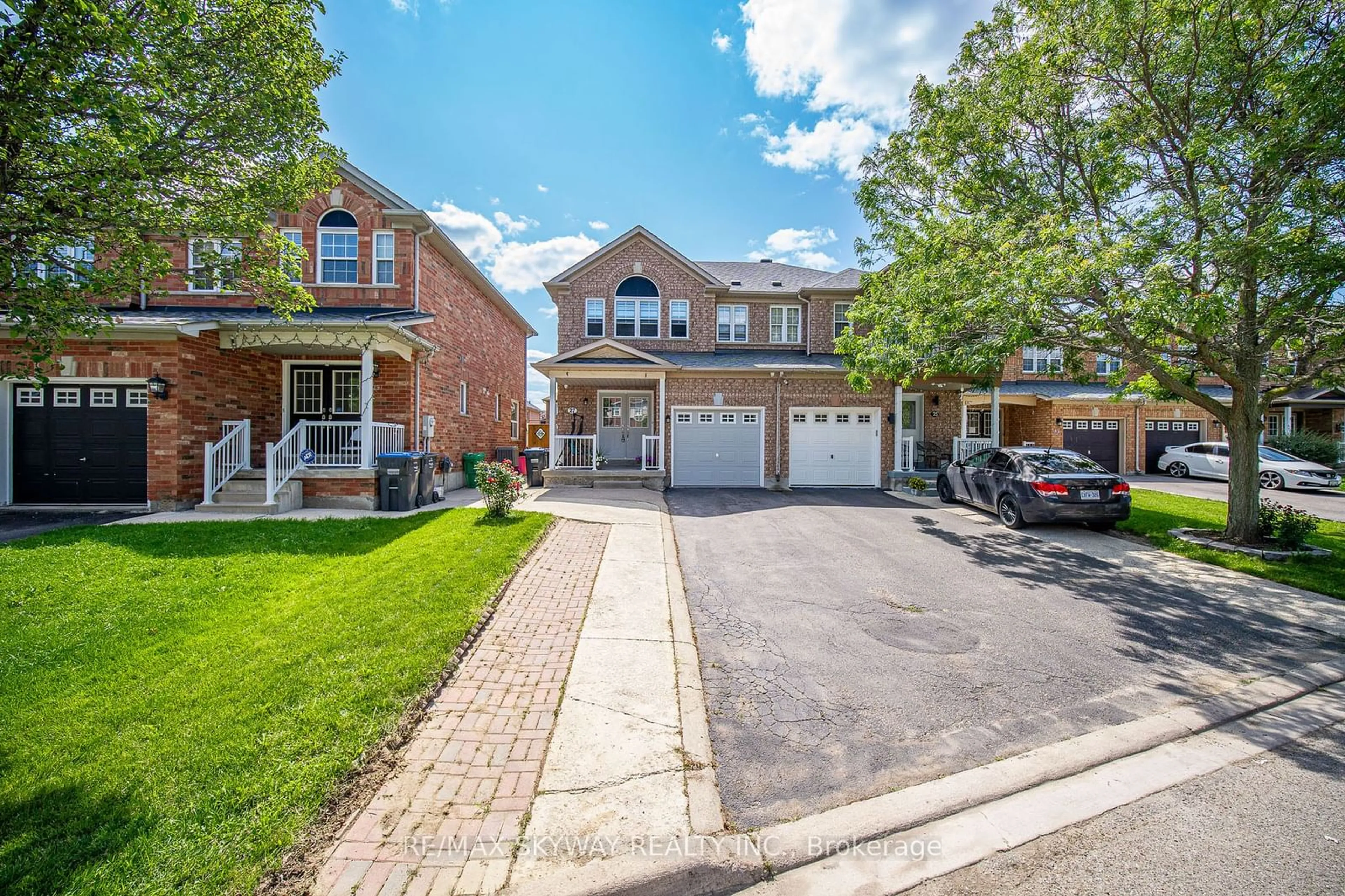 Home with brick exterior material for 27 Briarcroft Rd, Brampton Ontario L7A 1X6