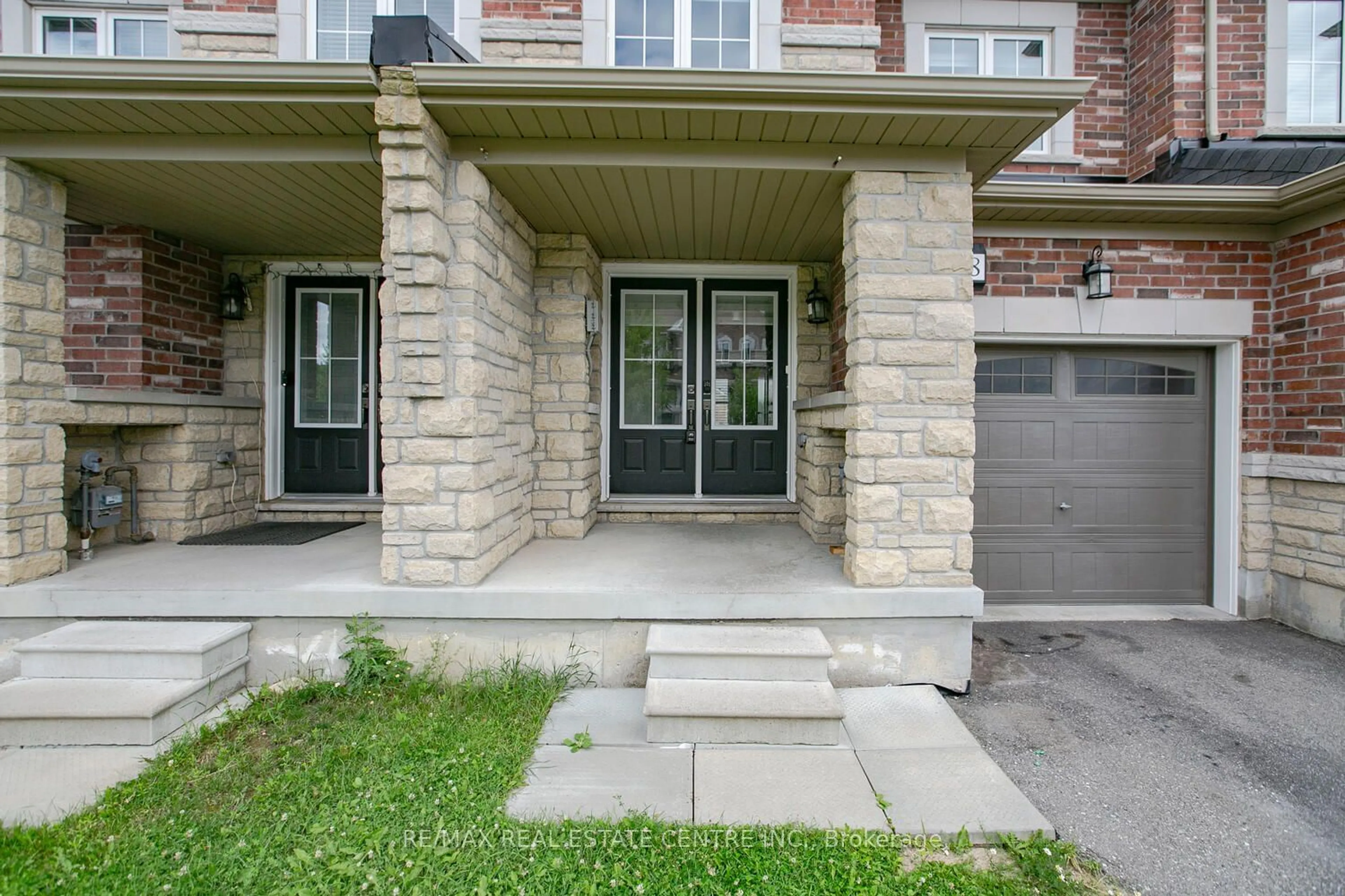 Indoor entryway for 8 Edsel Rd, Brampton Ontario L7A 4K6