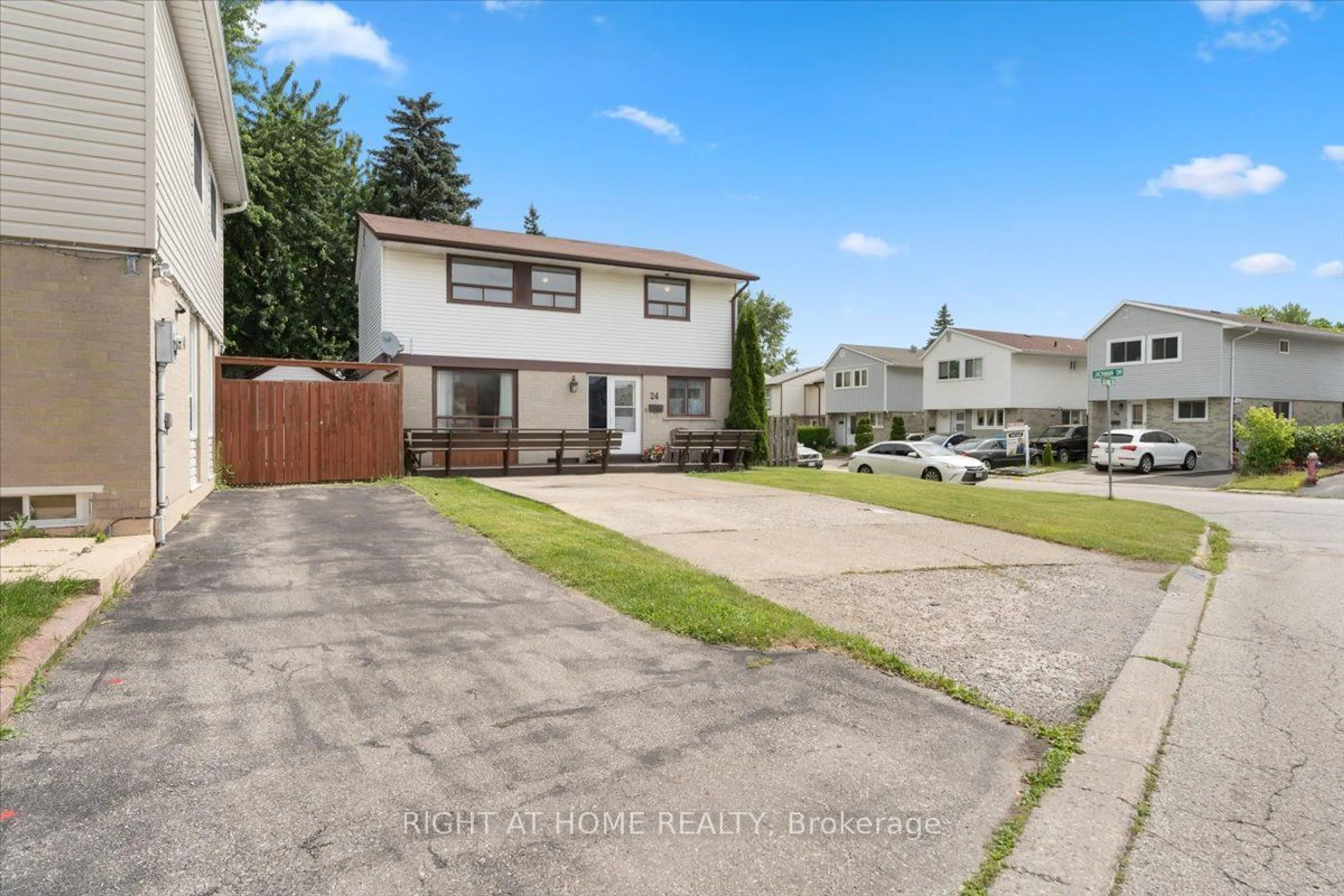 Frontside or backside of a home for 24 Juliana Sq, Brampton Ontario L6S 2L4