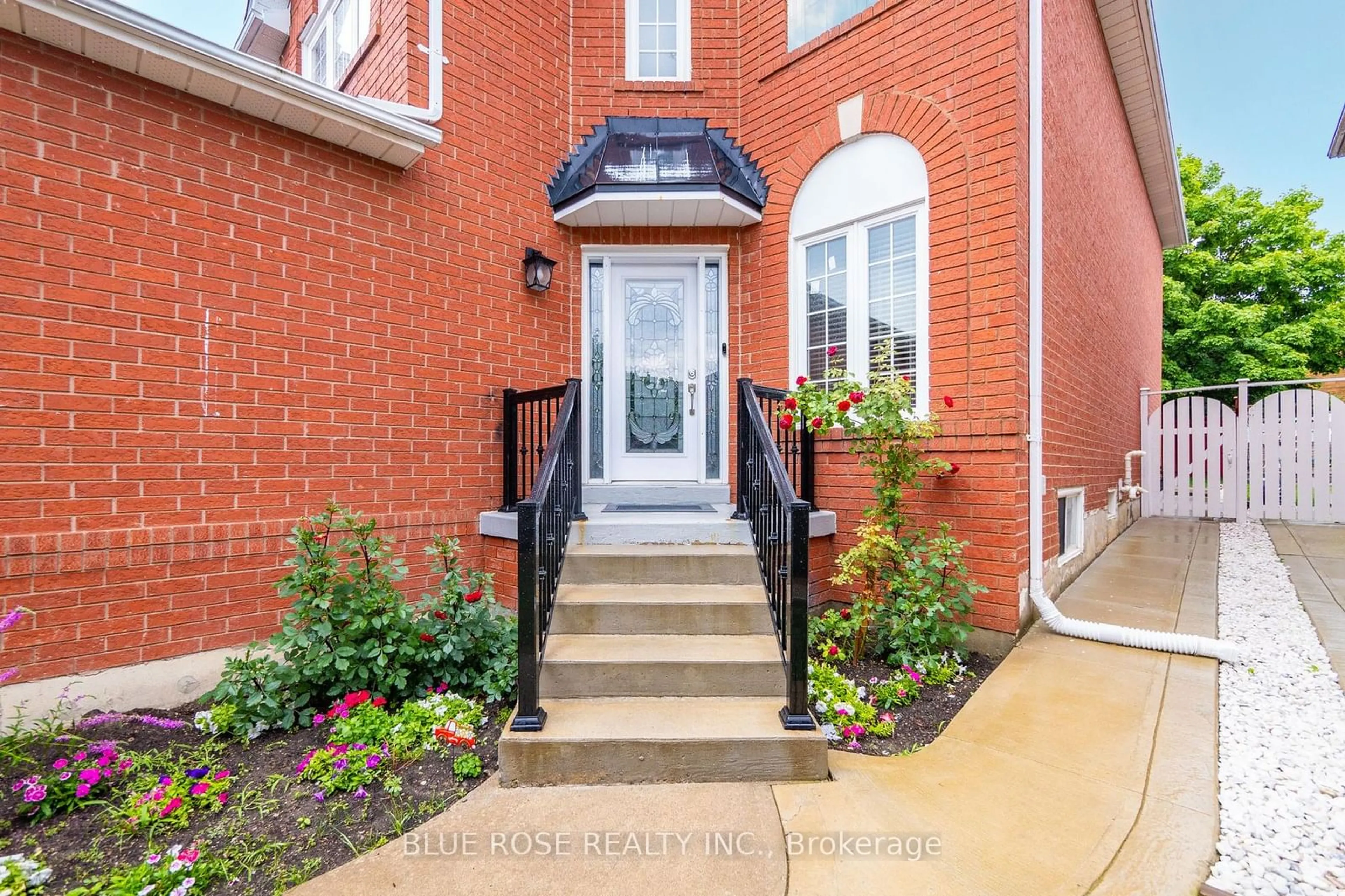 Indoor entryway for 60 Cranberry Cres, Brampton Ontario L6Y 4X2