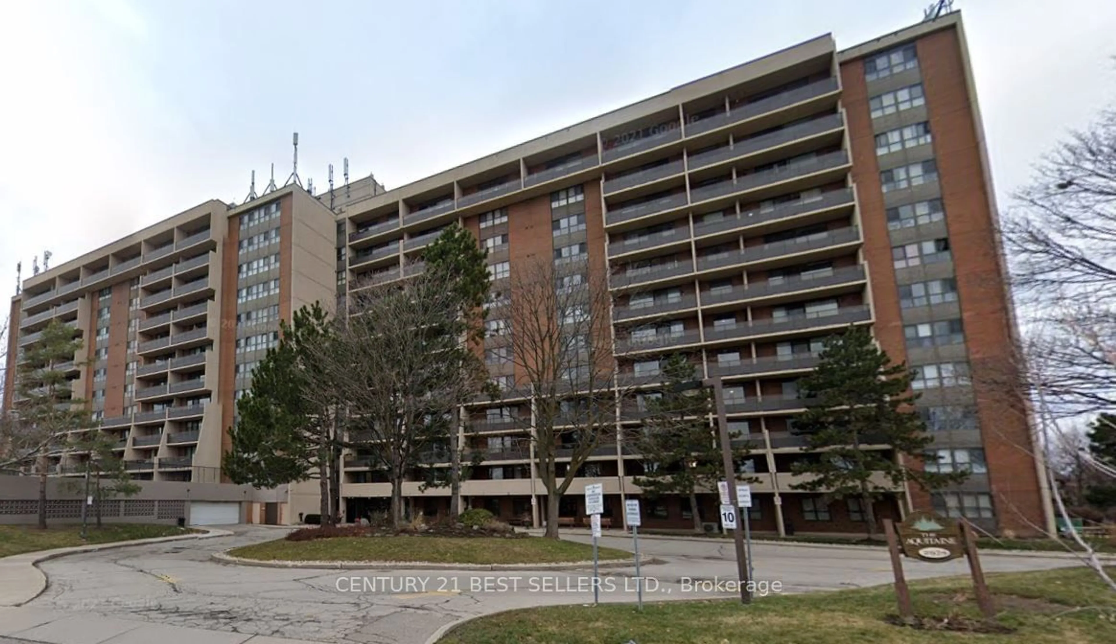 A pic from exterior of the house or condo for 2929 Aquitaine Ave #311, Mississauga Ontario L5N 2C7