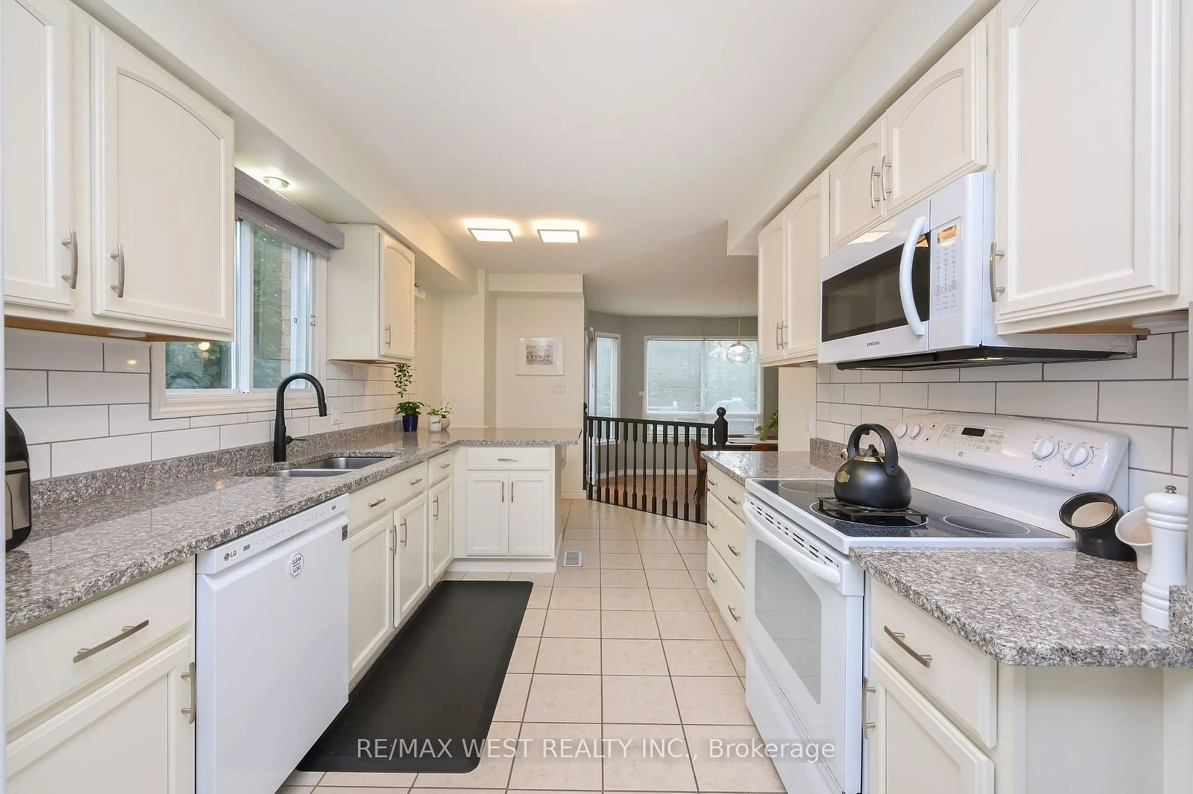 Kitchen for 11 Passmore Ave, Orangeville Ontario L9W 4E1