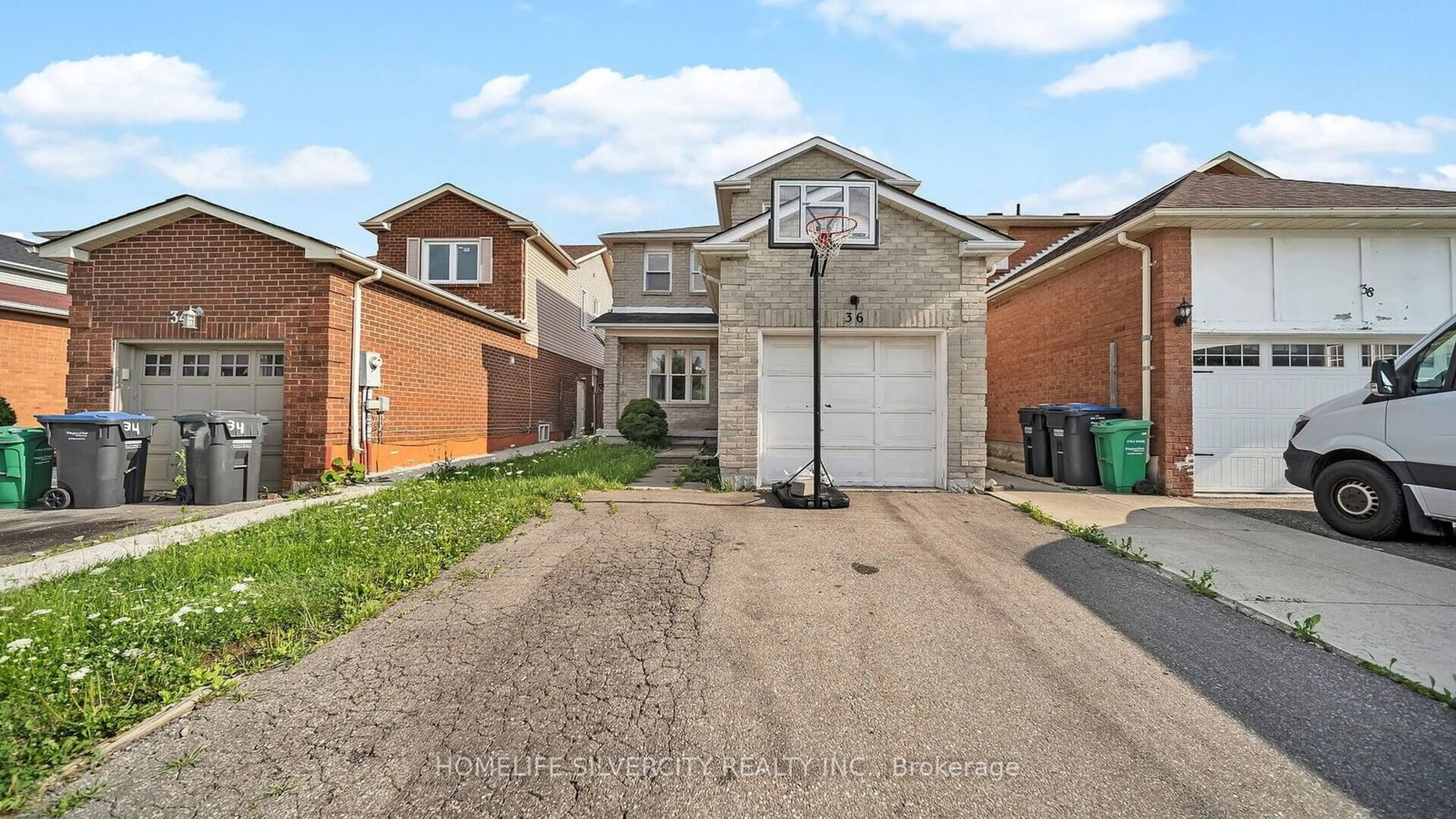 Frontside or backside of a home for 36 Woodside Crt, Brampton Ontario L6Y 3Z2