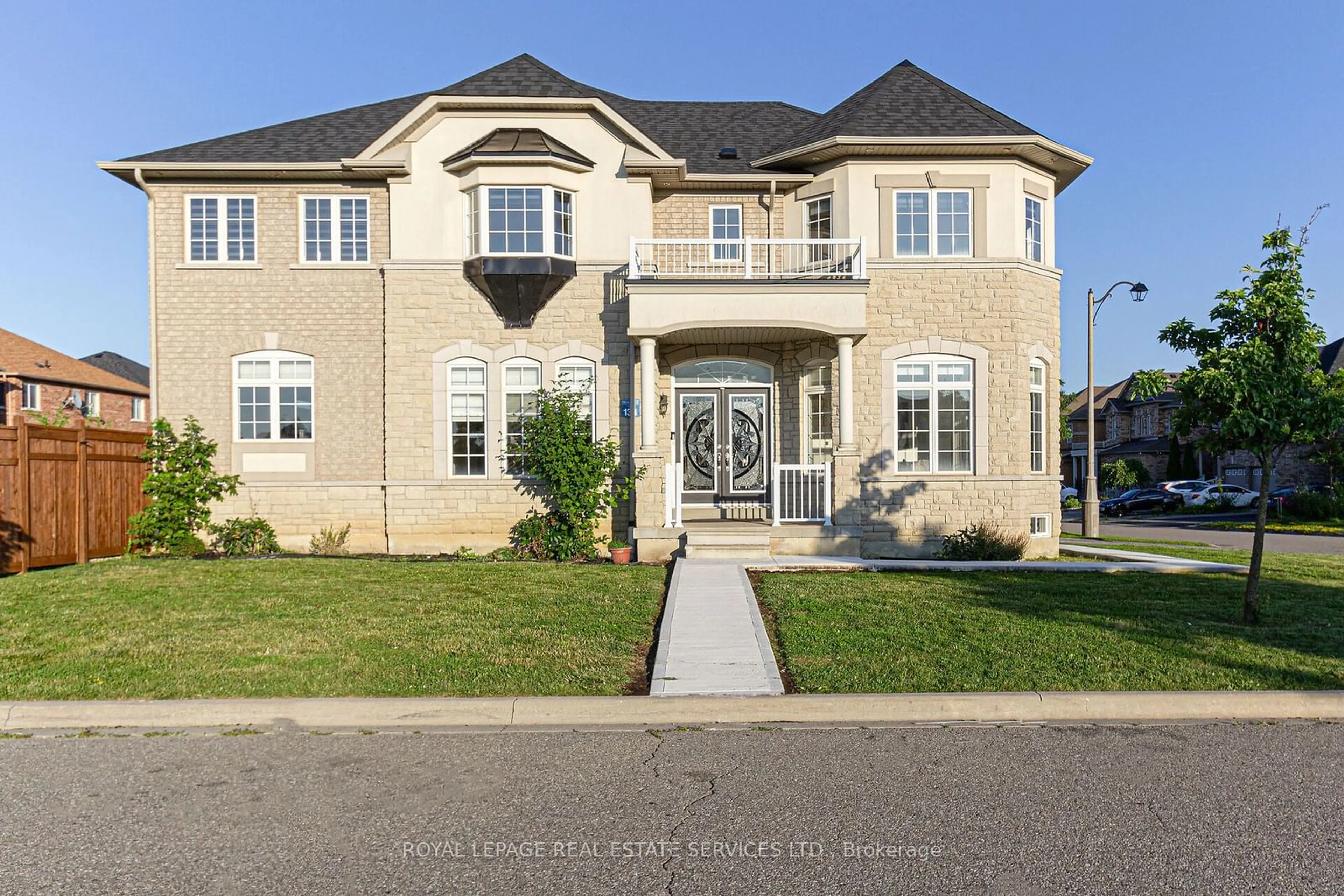 Home with brick exterior material for 15 Dovehaven Cres, Brampton Ontario L6P 2N8