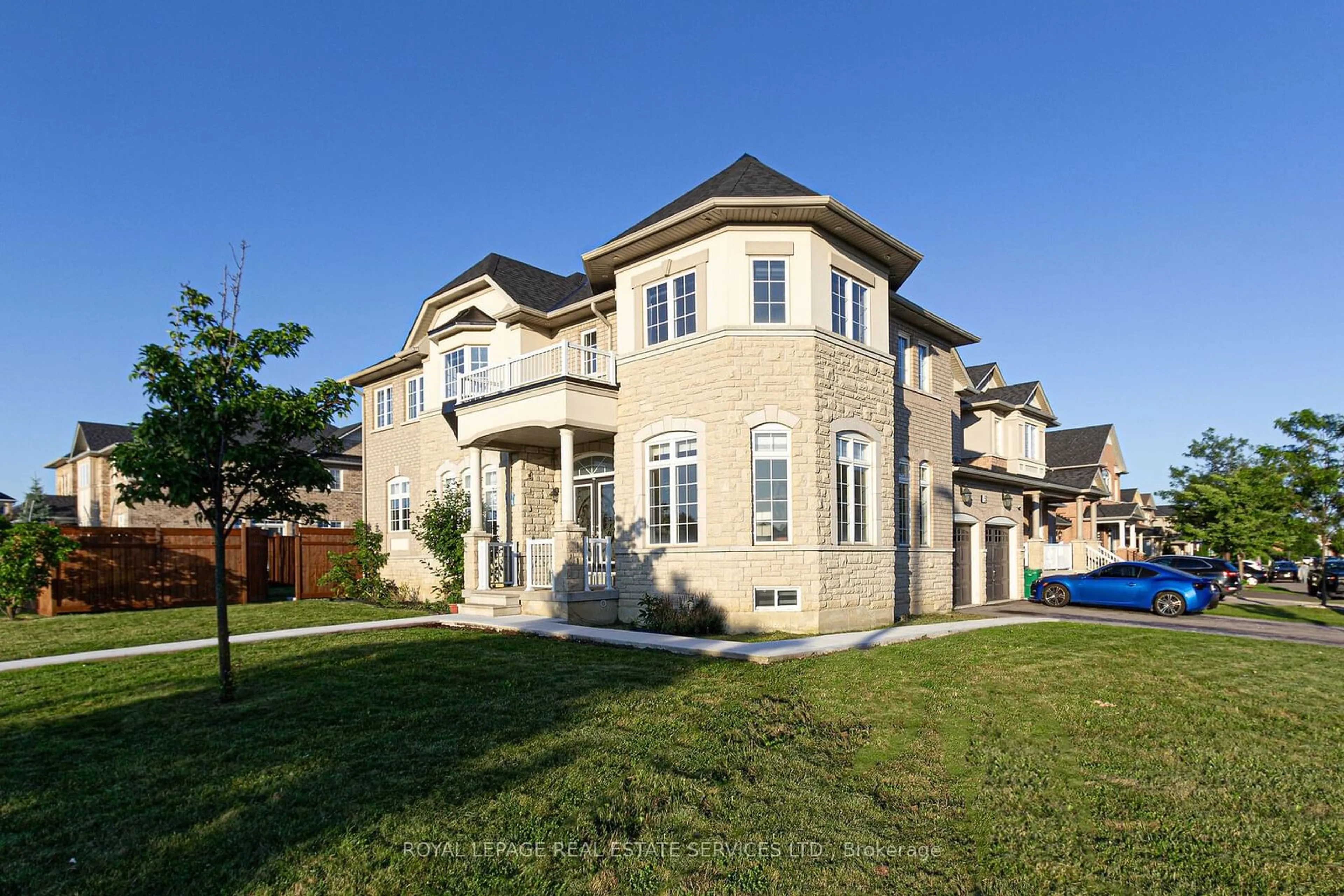 Frontside or backside of a home for 15 Dovehaven Cres, Brampton Ontario L6P 2N8