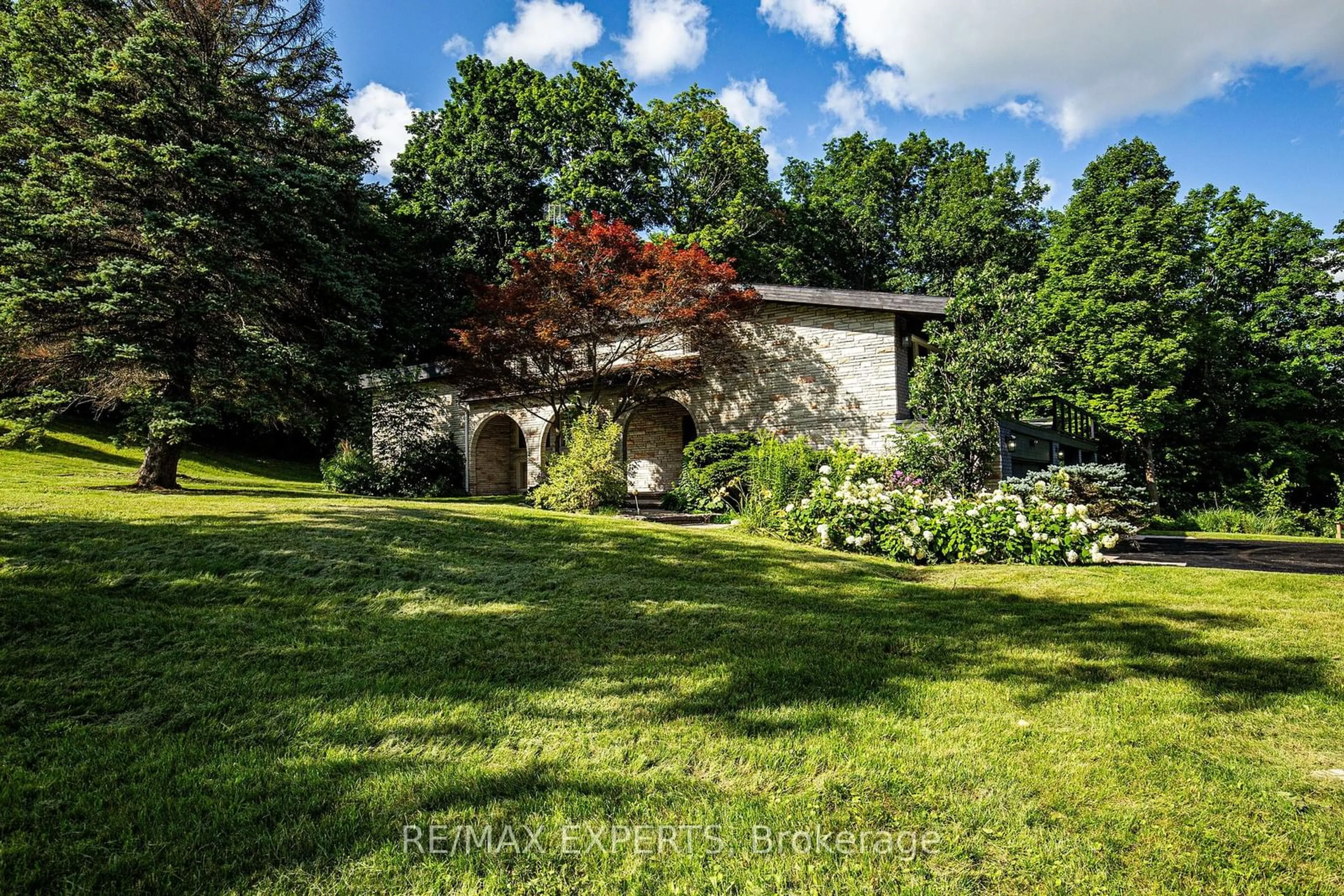 A pic from exterior of the house or condo for 17 Keily Cres, Caledon Ontario L7E 0R3