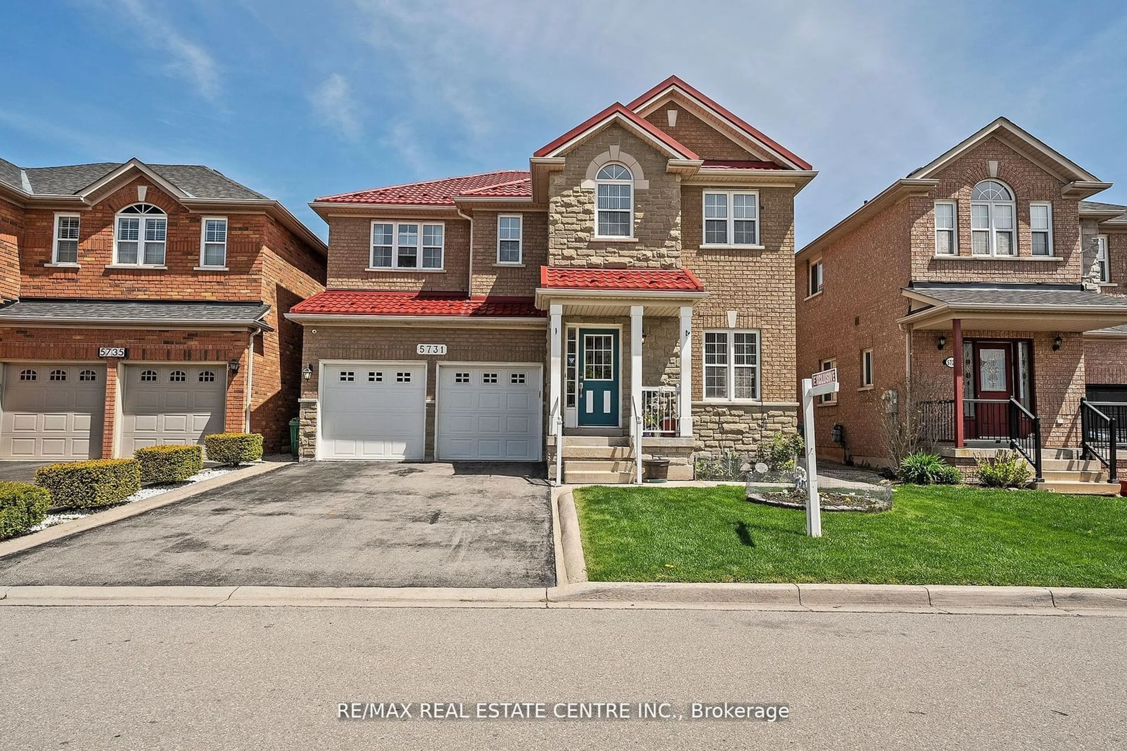 Home with brick exterior material for 5731 Raftsman Cove, Mississauga Ontario L5M 7B4