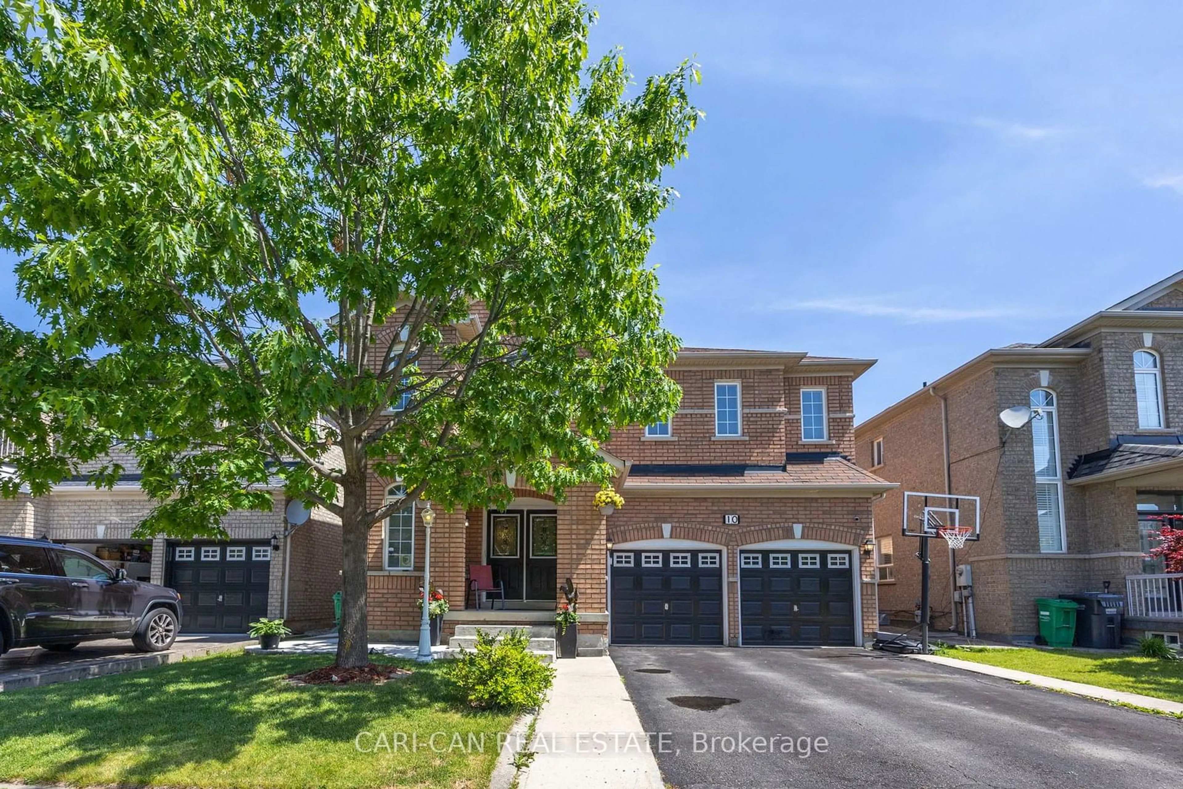 A pic from exterior of the house or condo for 10 Sir Jacobs Cres, Brampton Ontario L7A 3T4