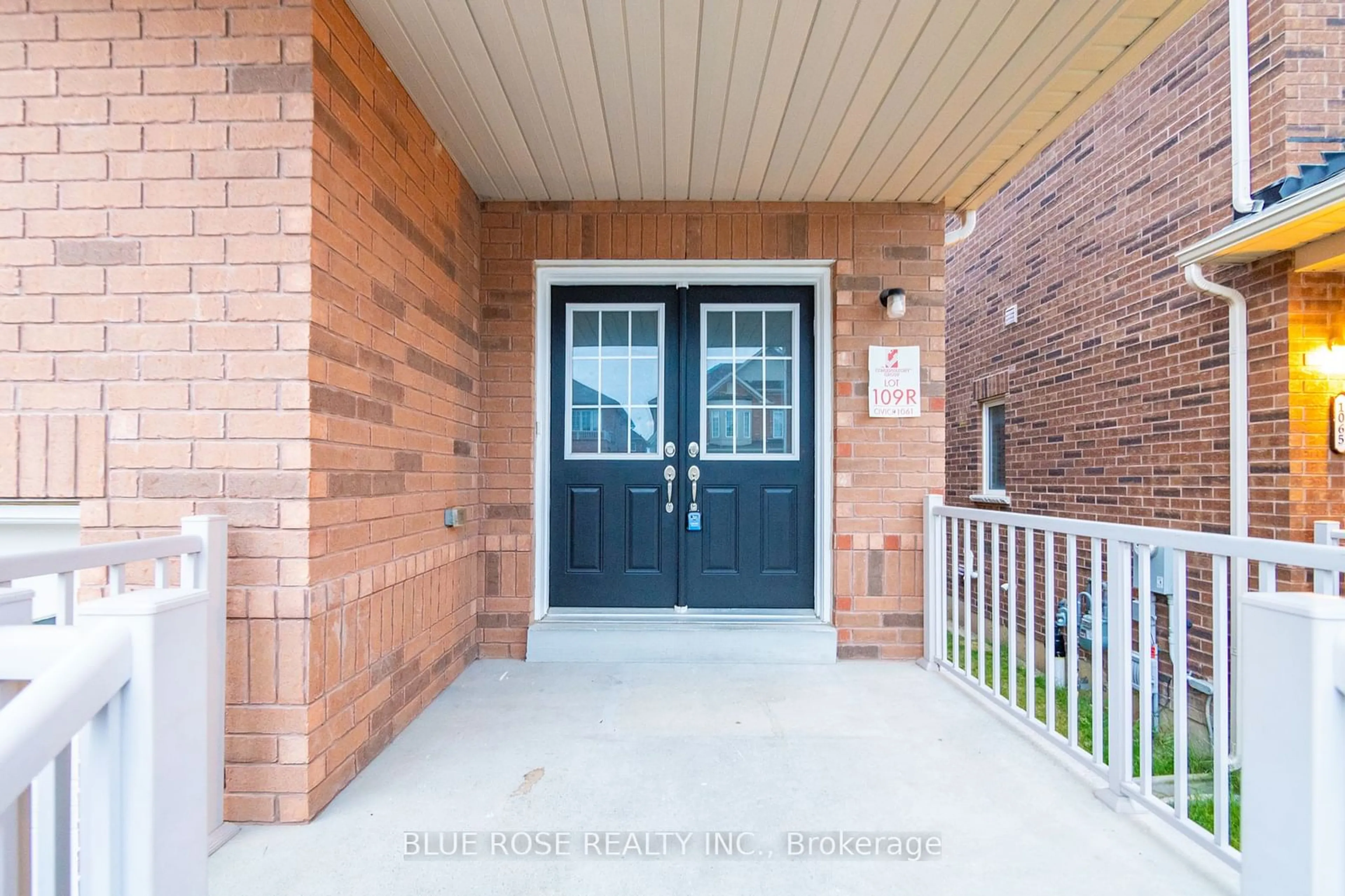 Indoor entryway for 1061 Job Cres, Milton Ontario L9T 7V1