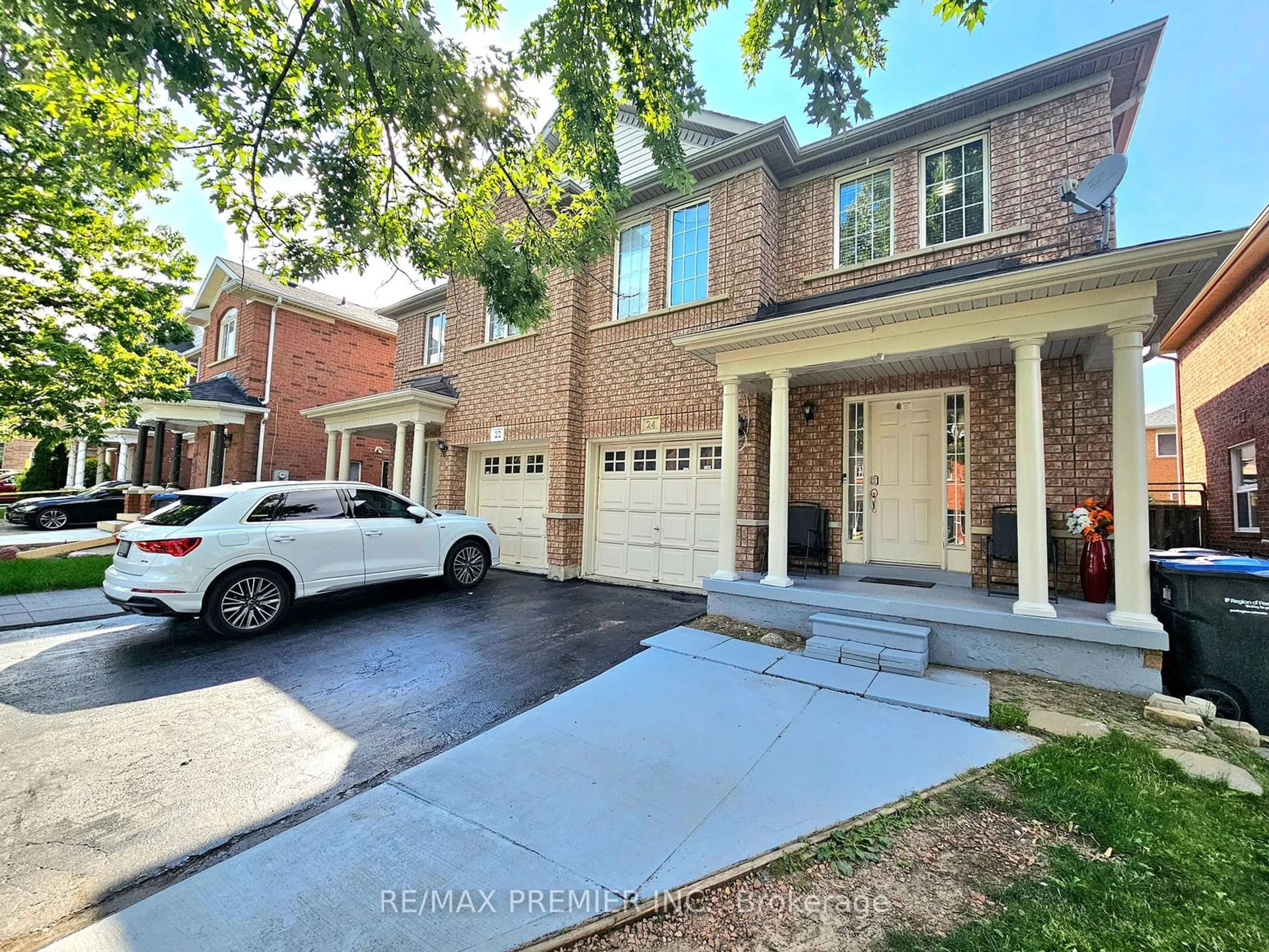 Home with brick exterior material for 24 Rivermere Crt, Brampton Ontario L7A 1R4