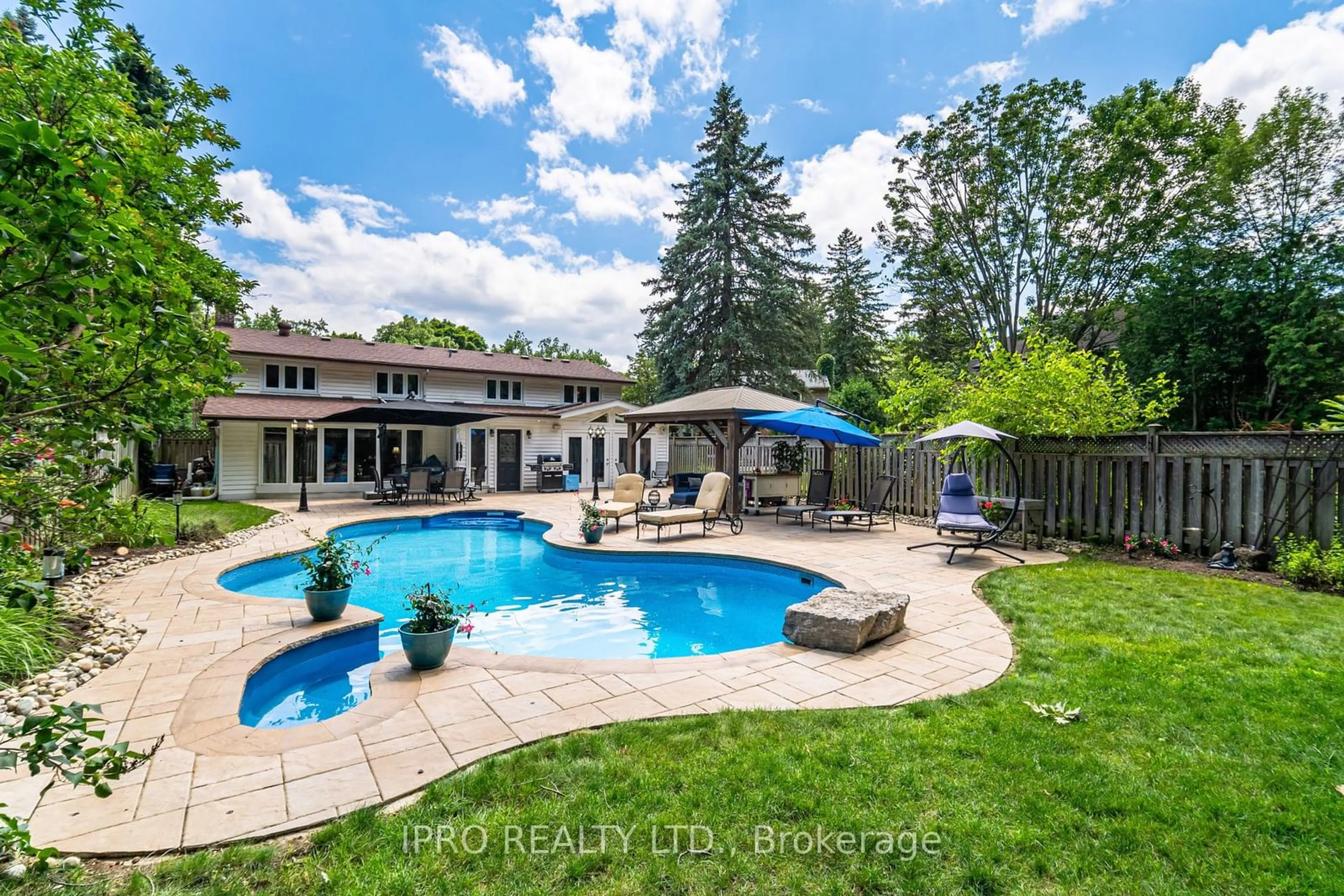 Indoor or outdoor pool for 1117 Springhill Dr, Mississauga Ontario L5H 1N2