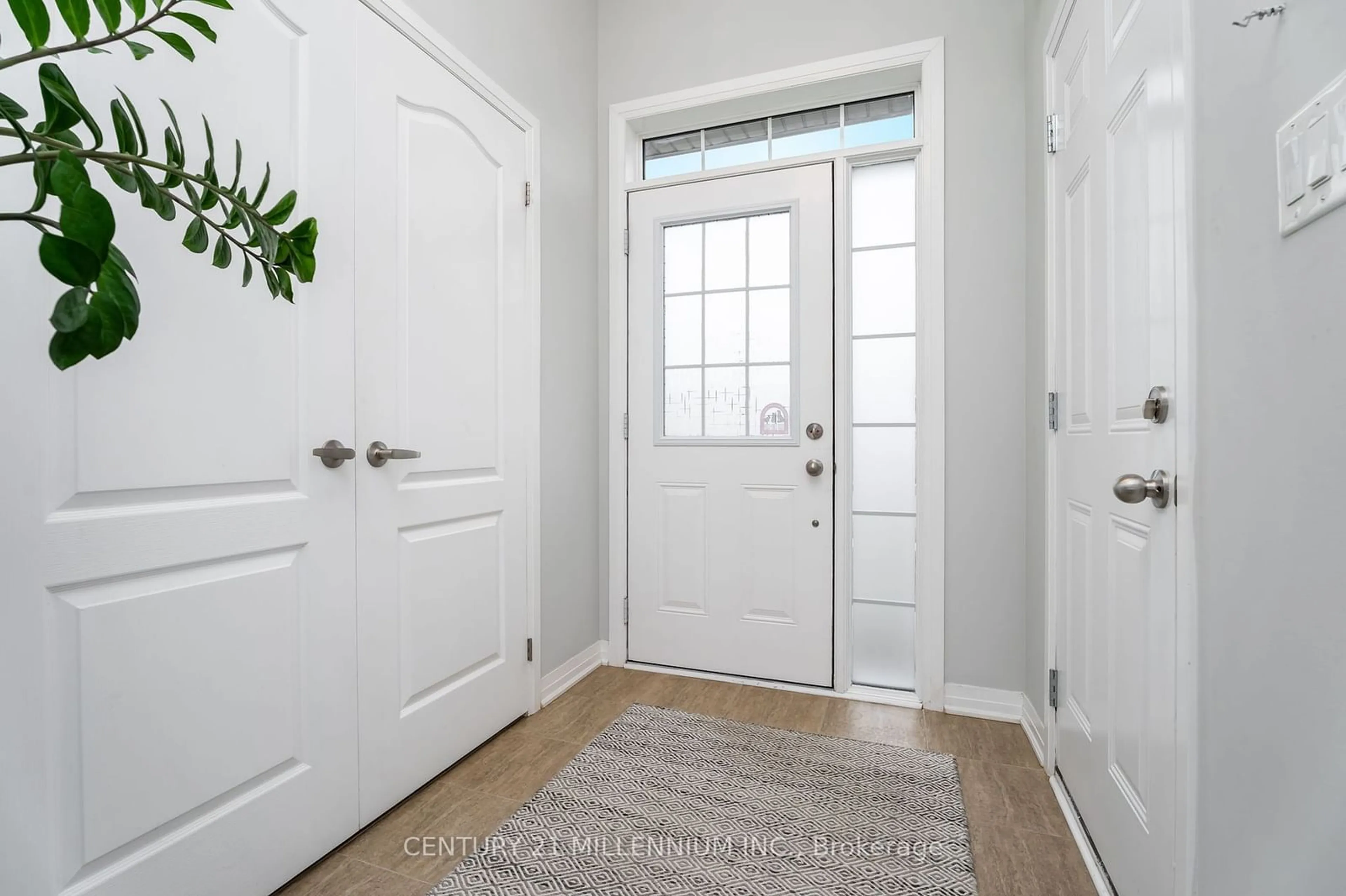 Indoor entryway for 180 Parkinson Cres, Orangeville Ontario L9W 6X3