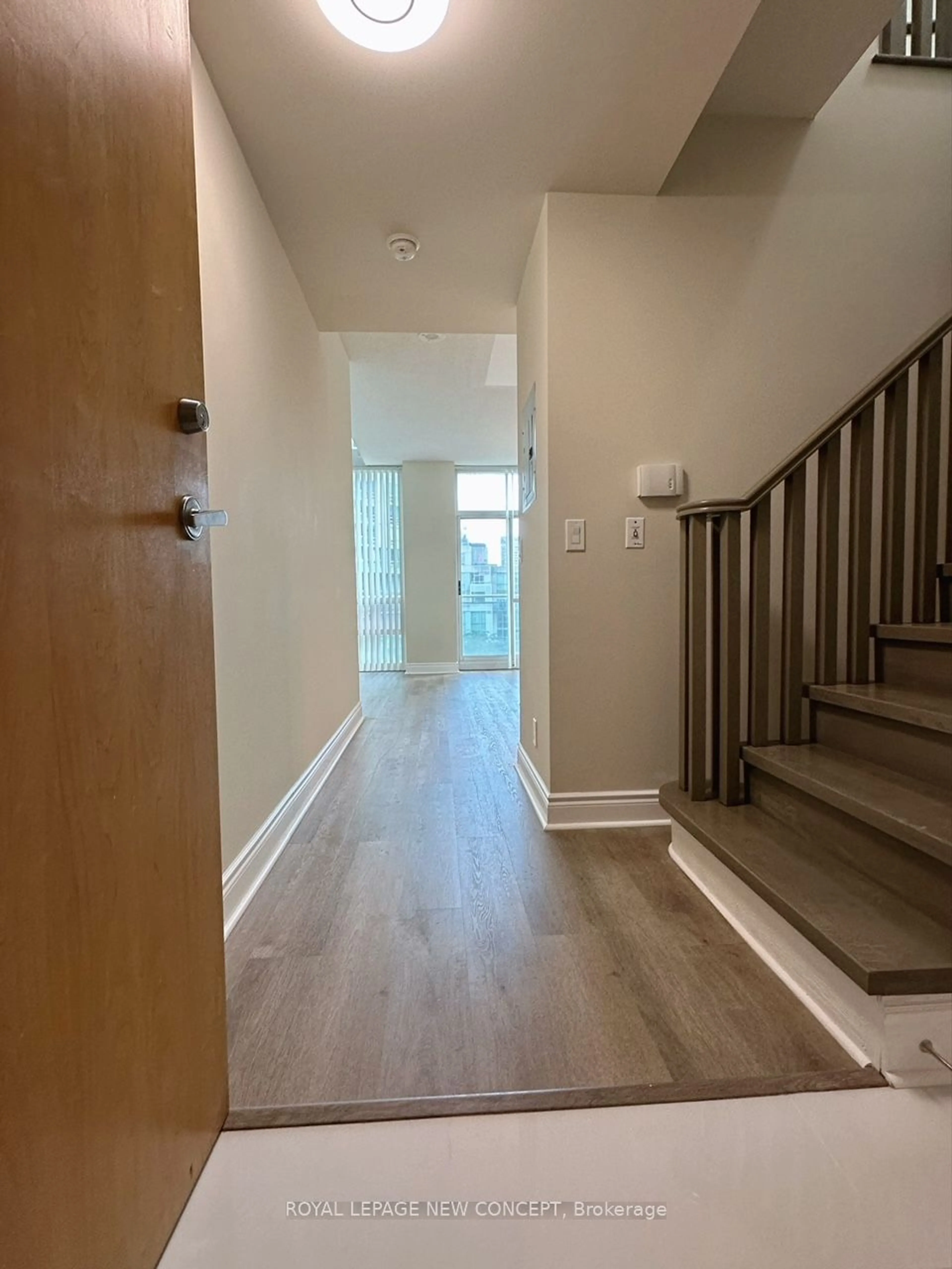 Indoor foyer for 3939 Duke of York Blvd #914, Mississauga Ontario L5B 4N2