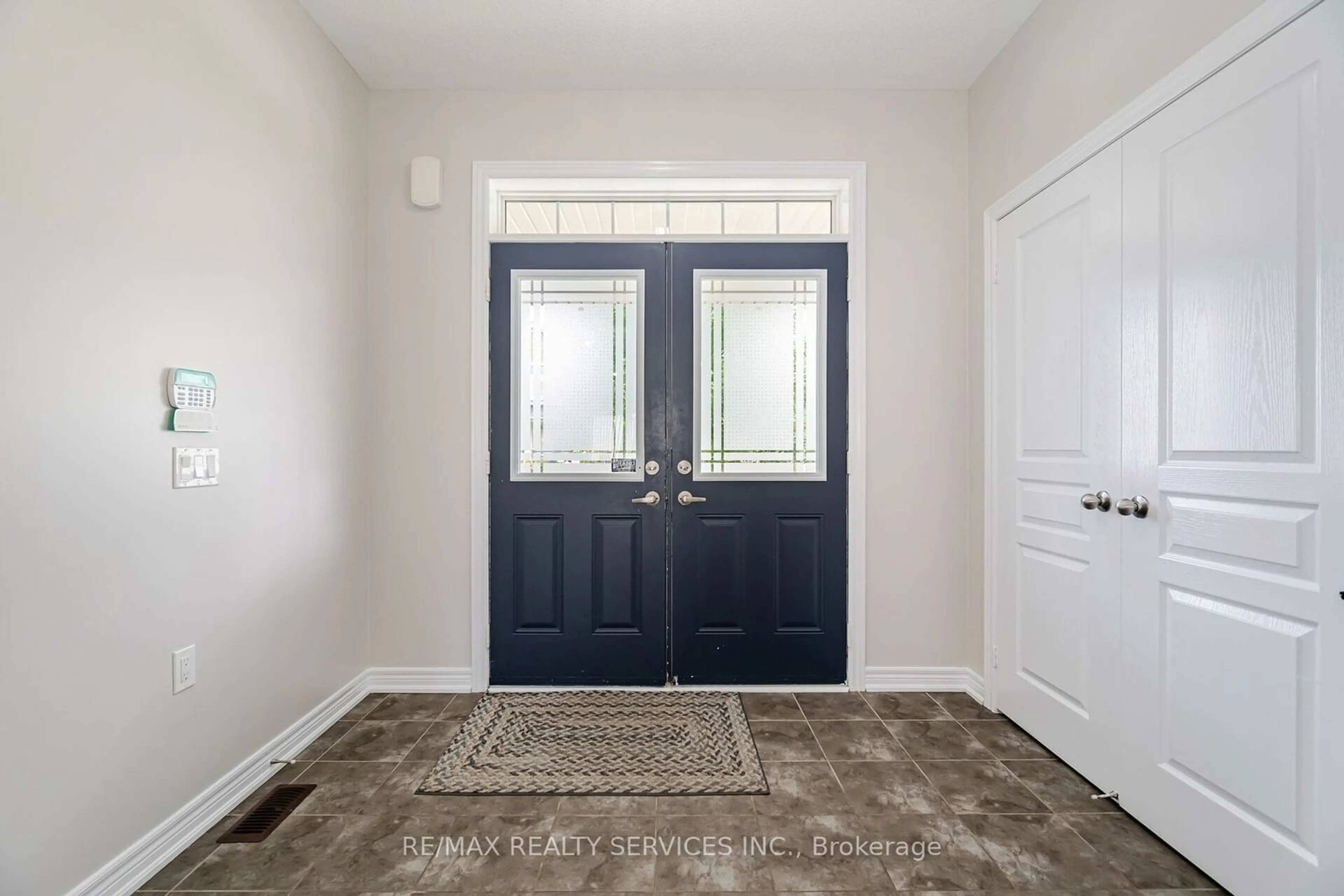 Indoor entryway for 20 Brookwater Cres, Caledon Ontario L7C 4A4