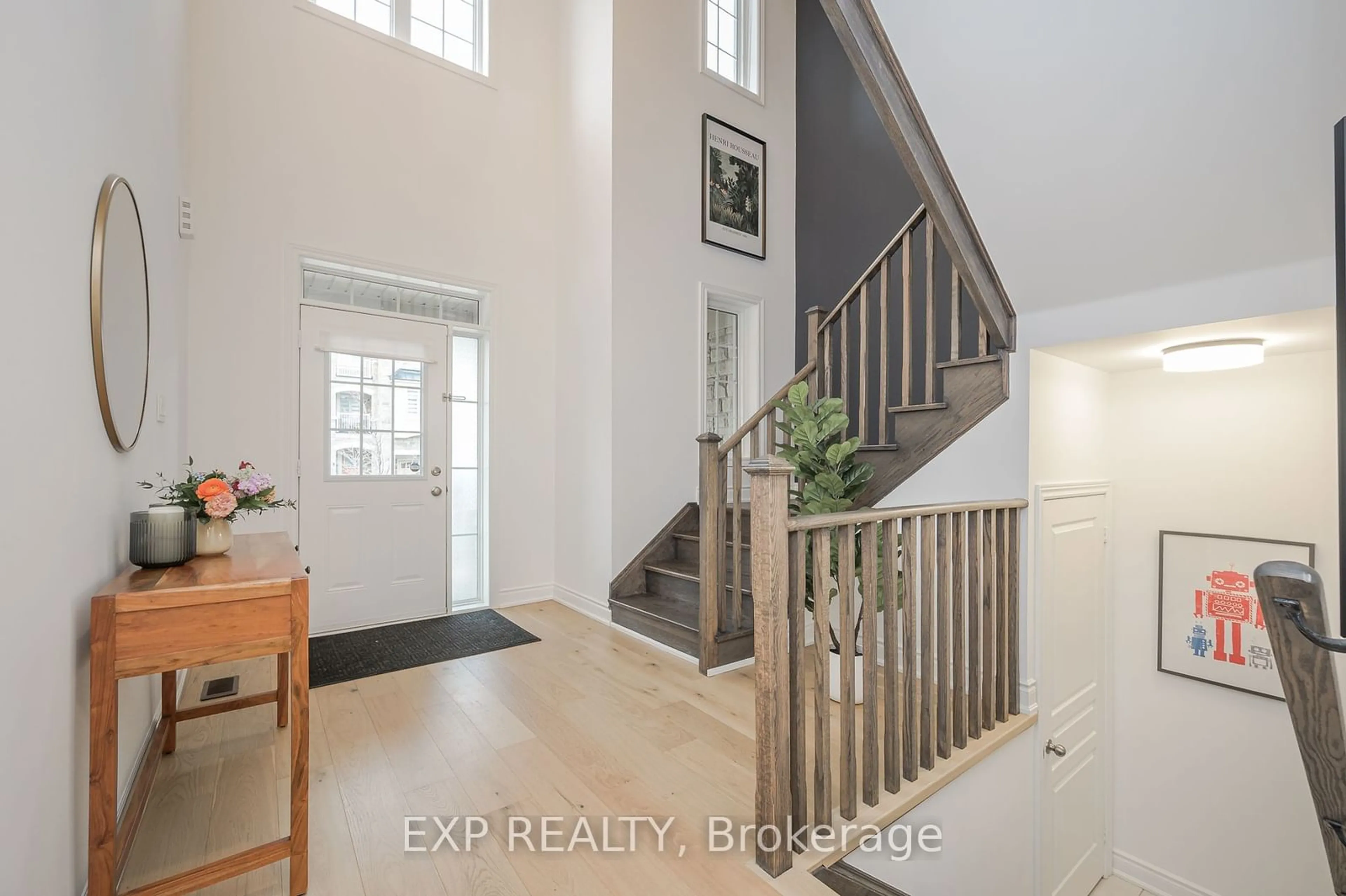 Indoor entryway for 443 Silver Maple Rd, Oakville Ontario L6H 7H5