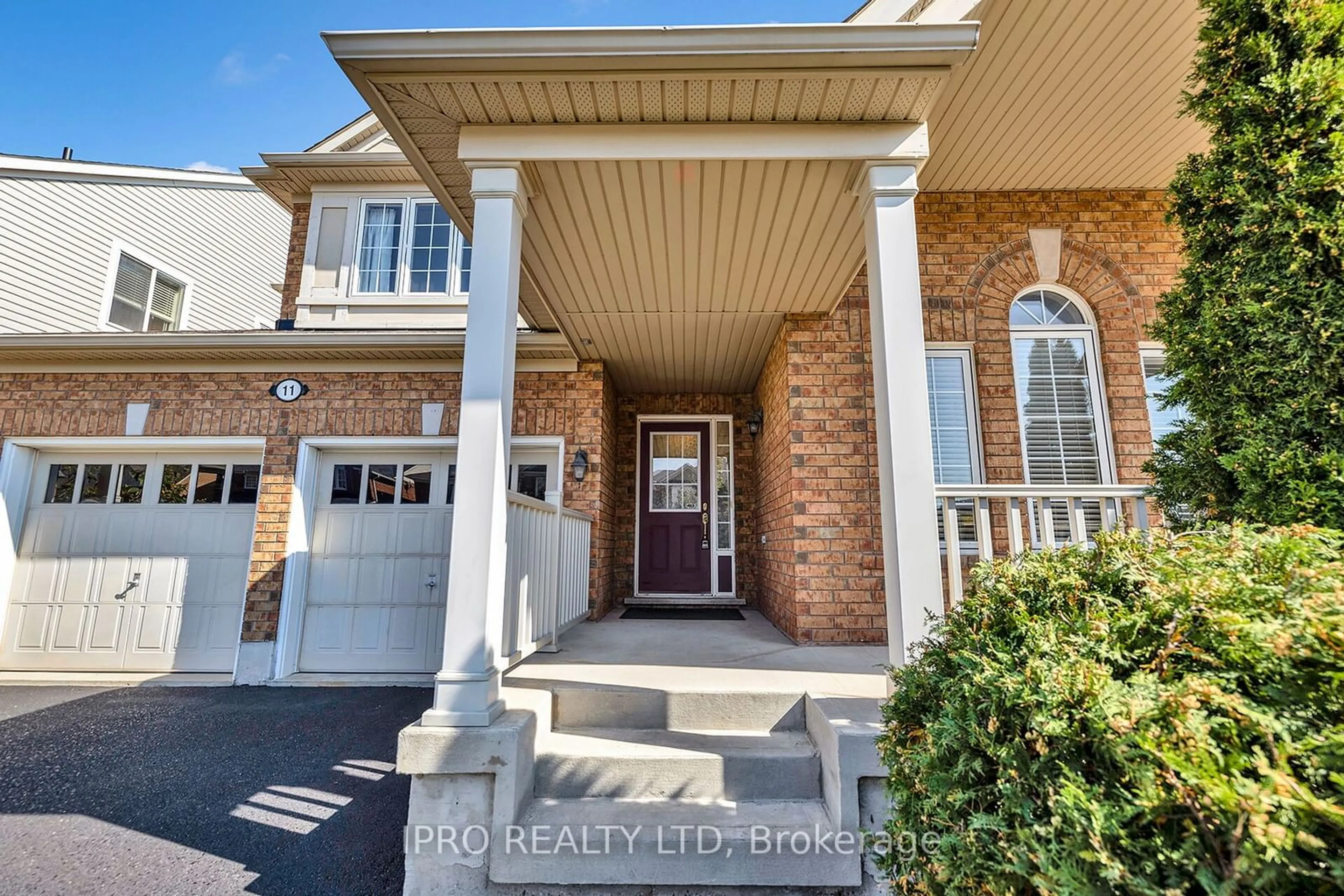 Home with brick exterior material for 11 Bonavista Dr, Brampton Ontario L6X 0N2