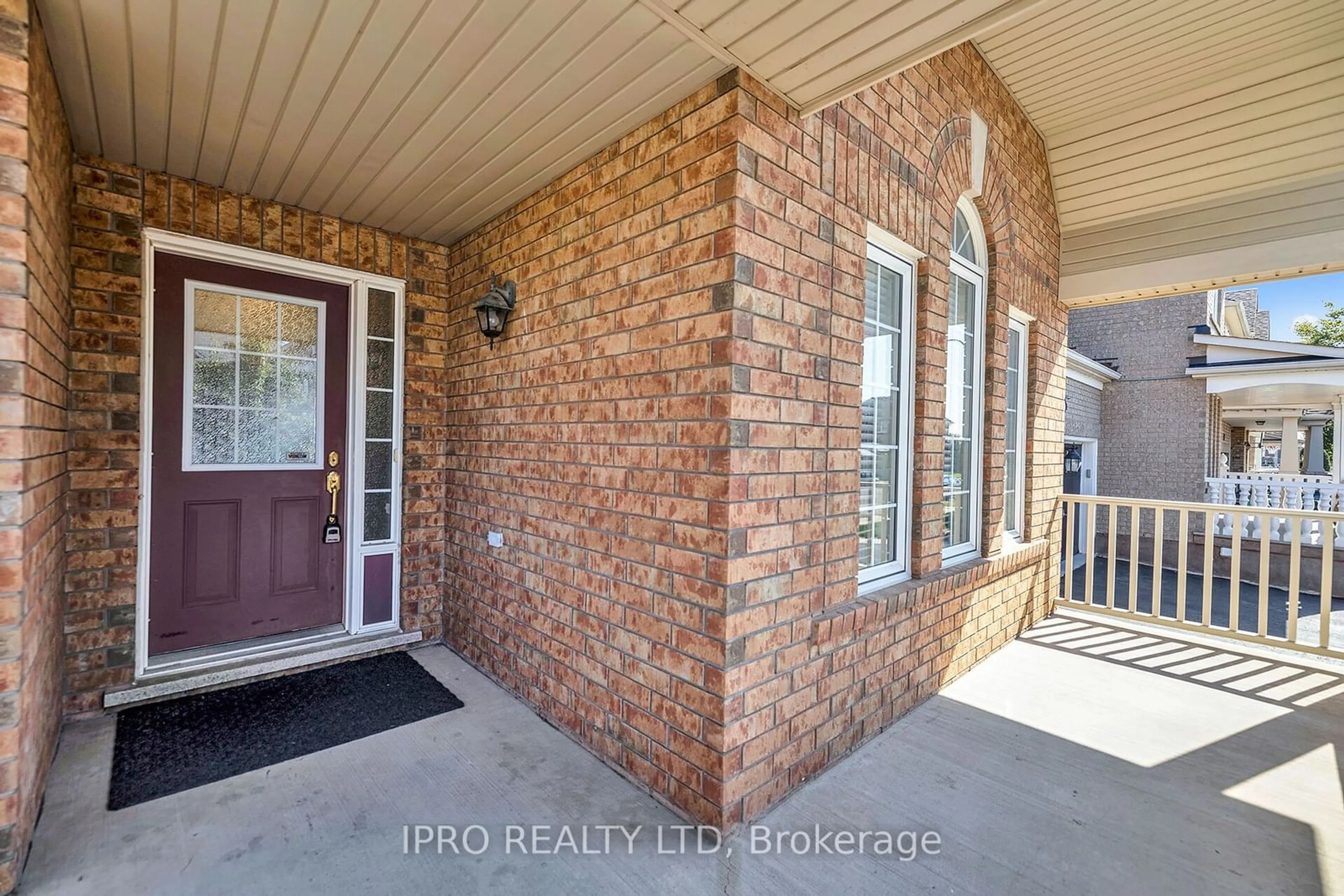 Indoor entryway, wood floors for 11 Bonavista Dr, Brampton Ontario L6X 0N2