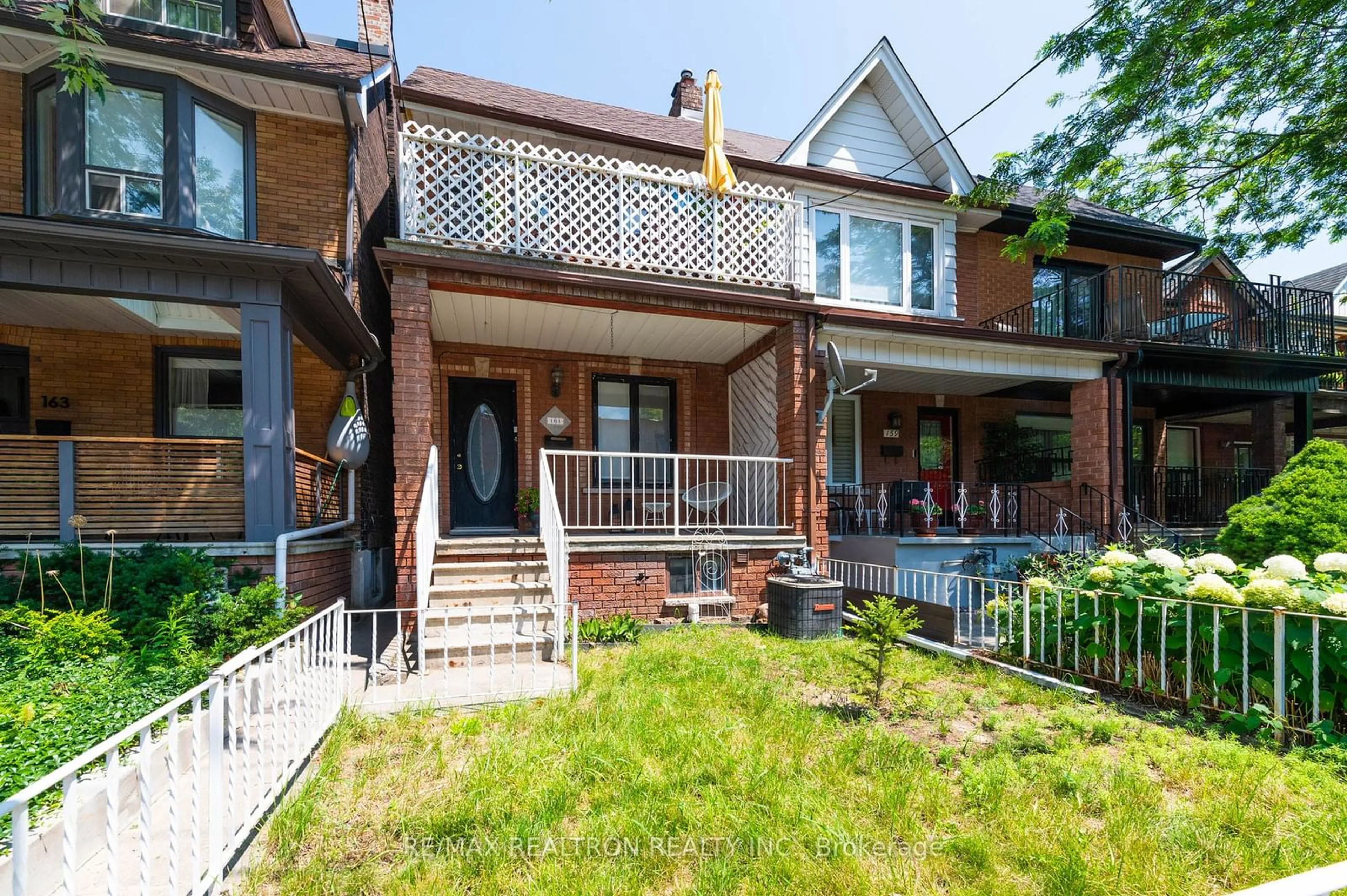 Frontside or backside of a home for 161 Perth Ave, Toronto Ontario M6P 3X2