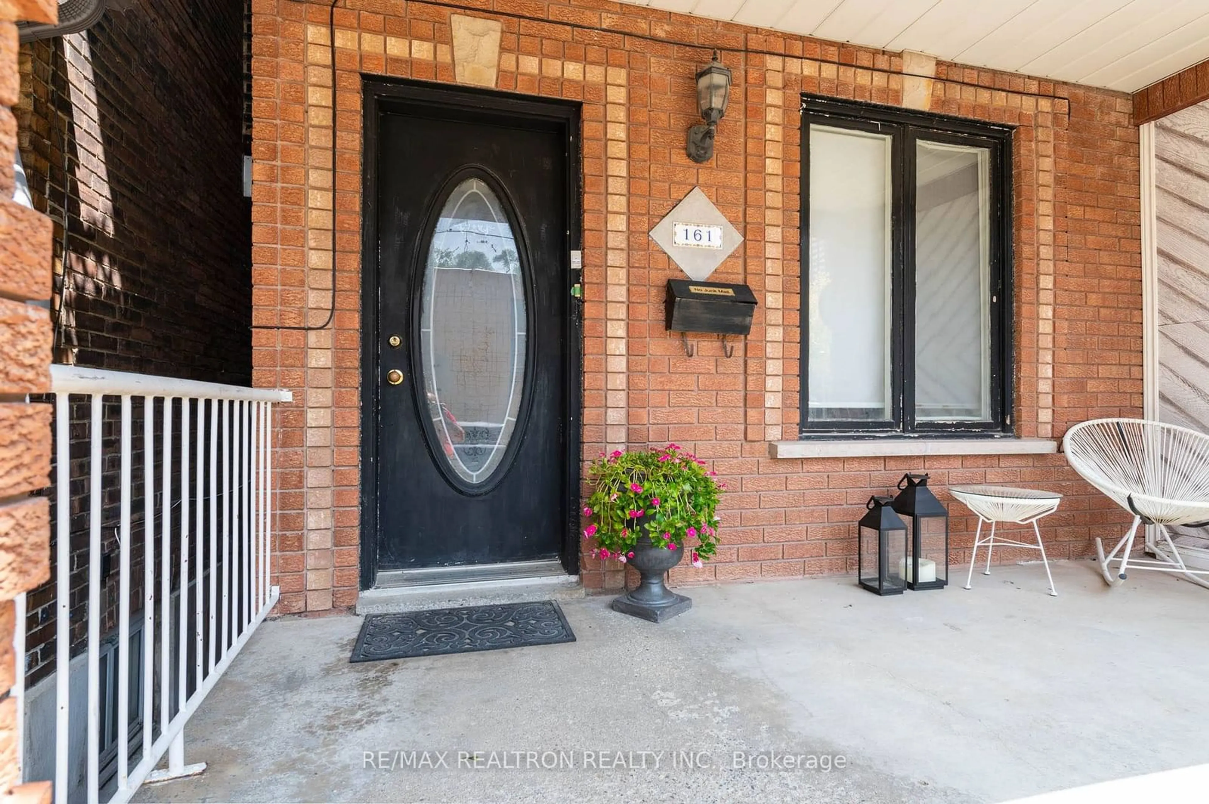 Indoor entryway for 161 Perth Ave, Toronto Ontario M6P 3X2