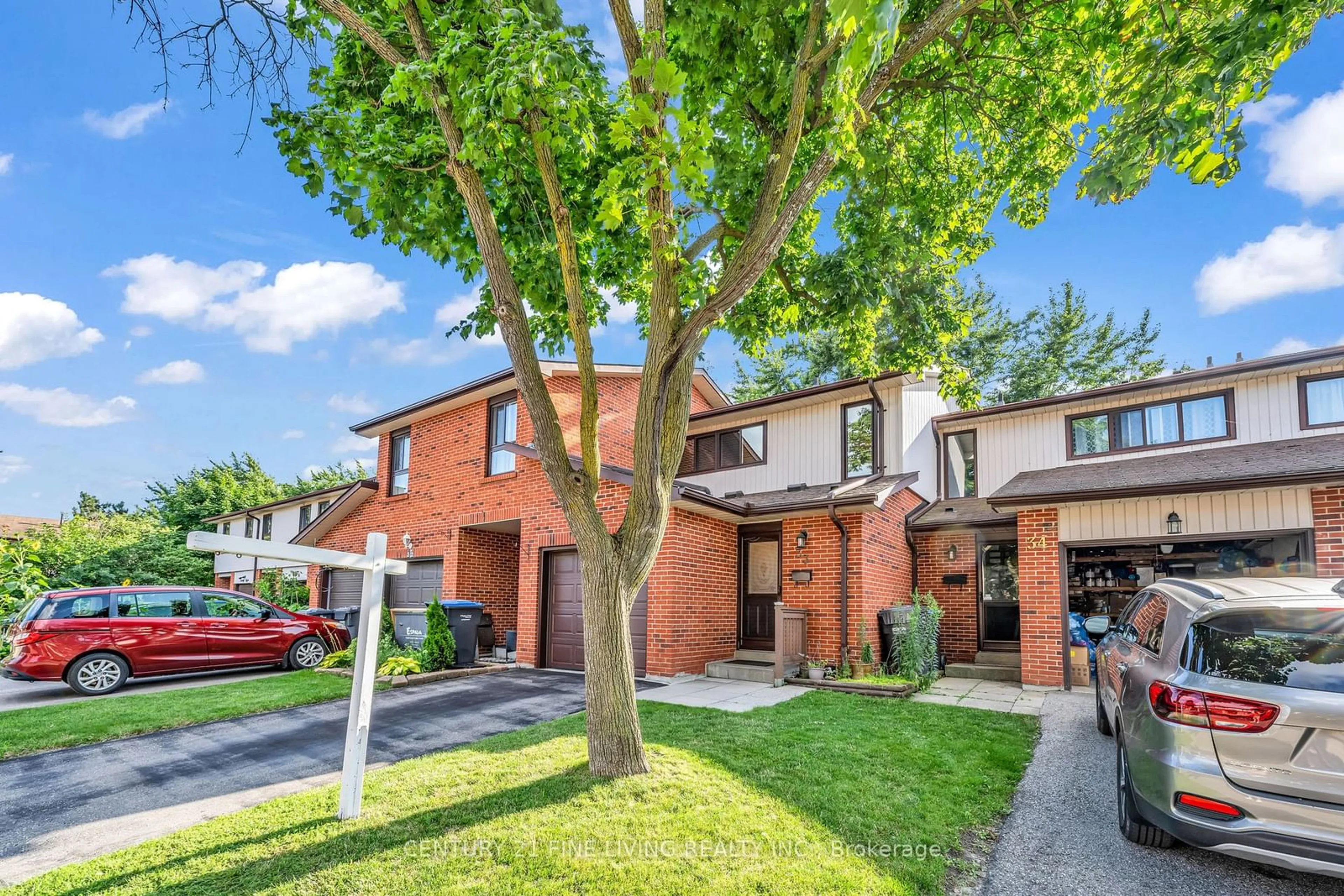 A pic from exterior of the house or condo for 33 Dawson Cres, Brampton Ontario L6V 3M5