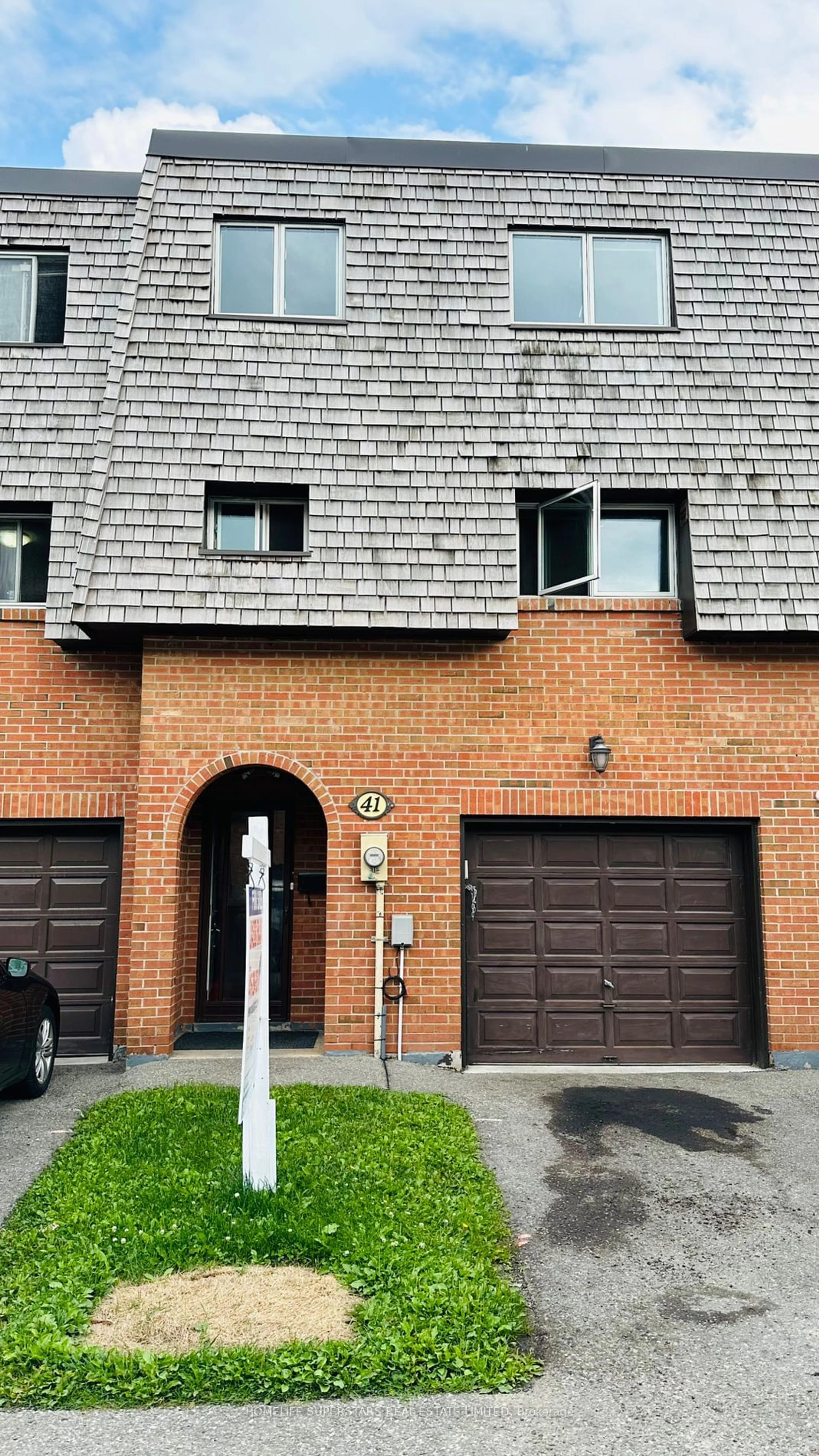 Home with brick exterior material for 41 Briar Path #23, Brampton Ontario L6T 2A3