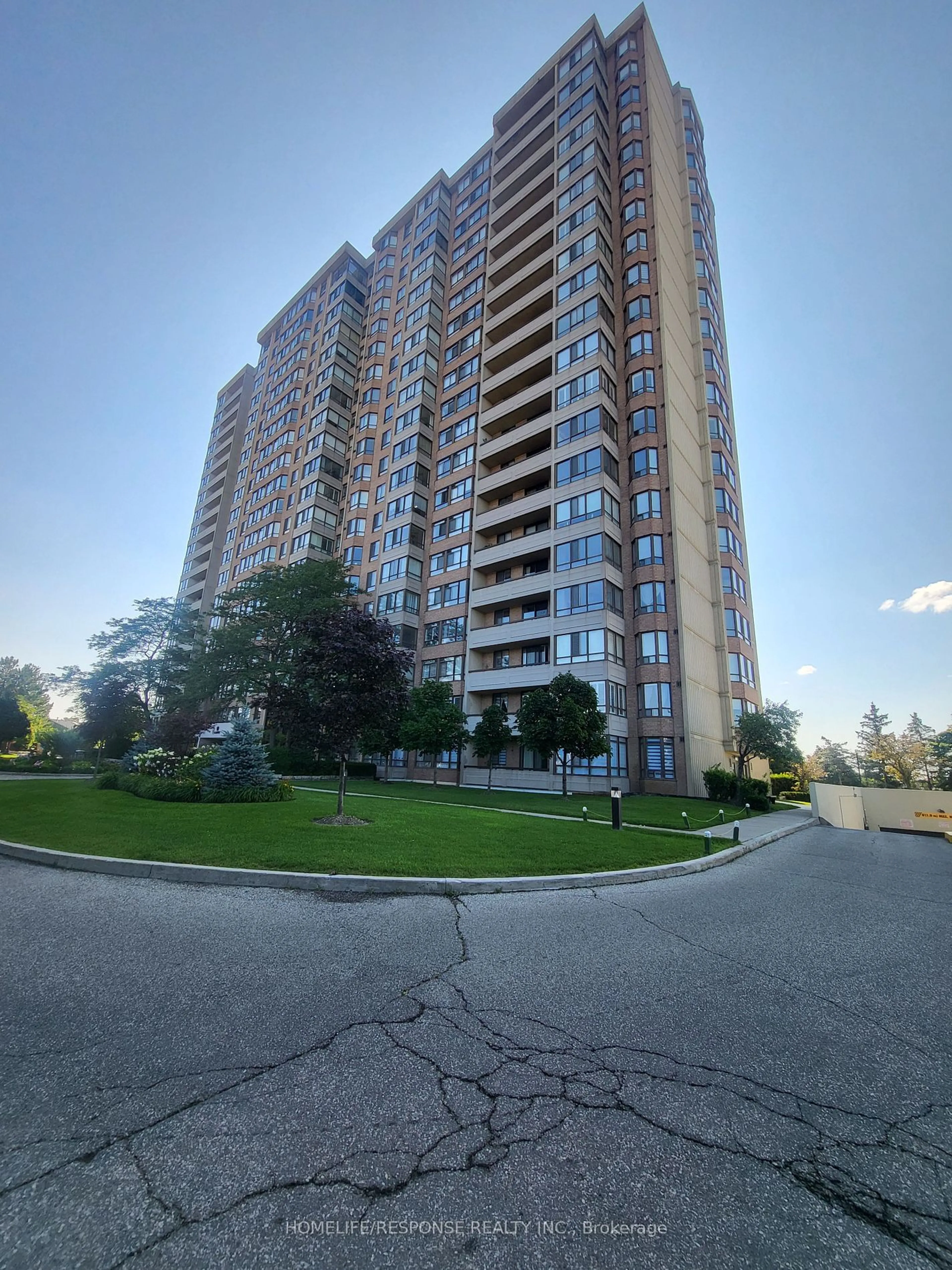 A pic from exterior of the house or condo for 100 County Court Blvd #1703, Brampton Ontario L6W 3X1