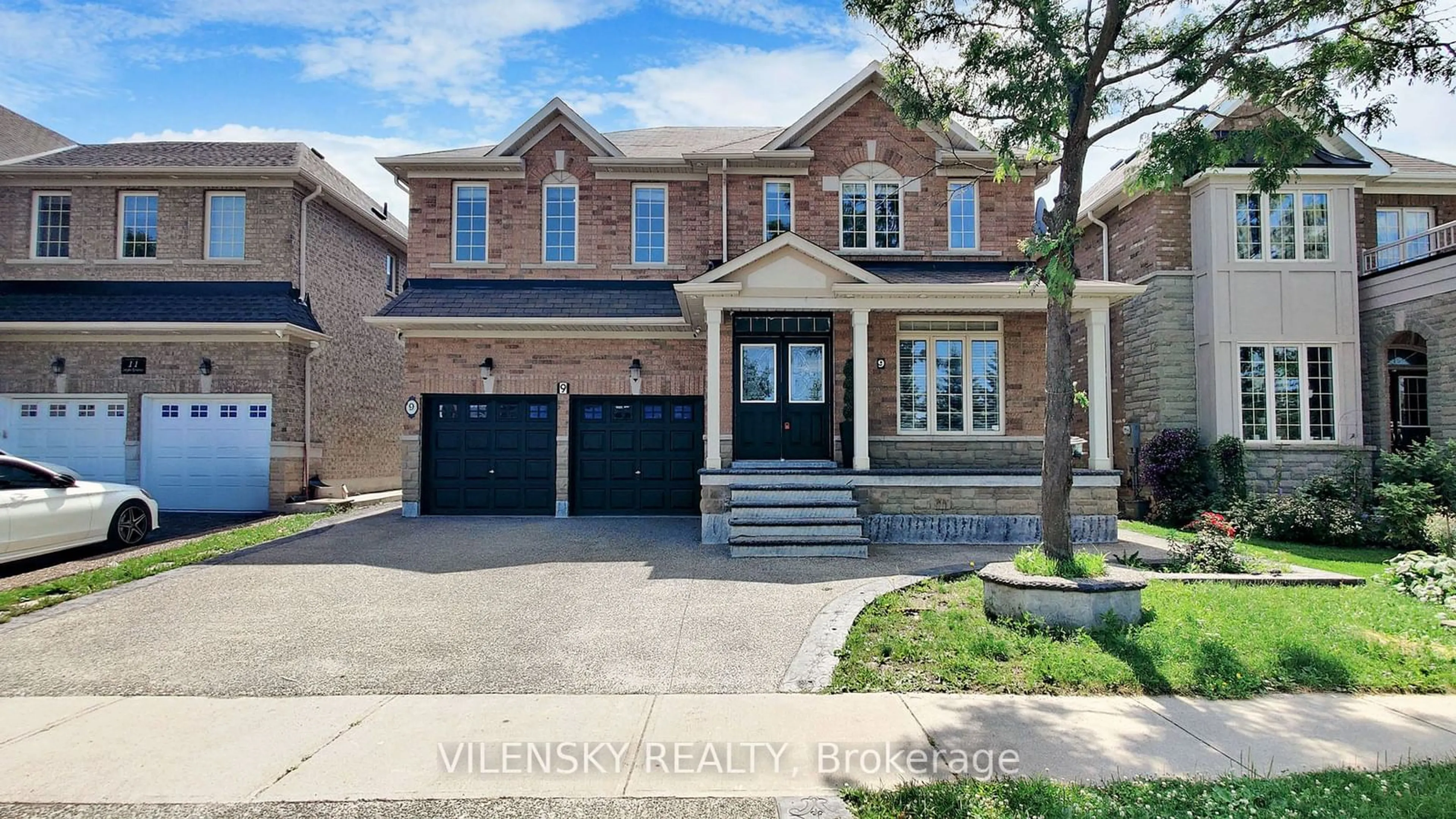 Home with brick exterior material for 9 Bon Echo Tr, Brampton Ontario L6R 0S7