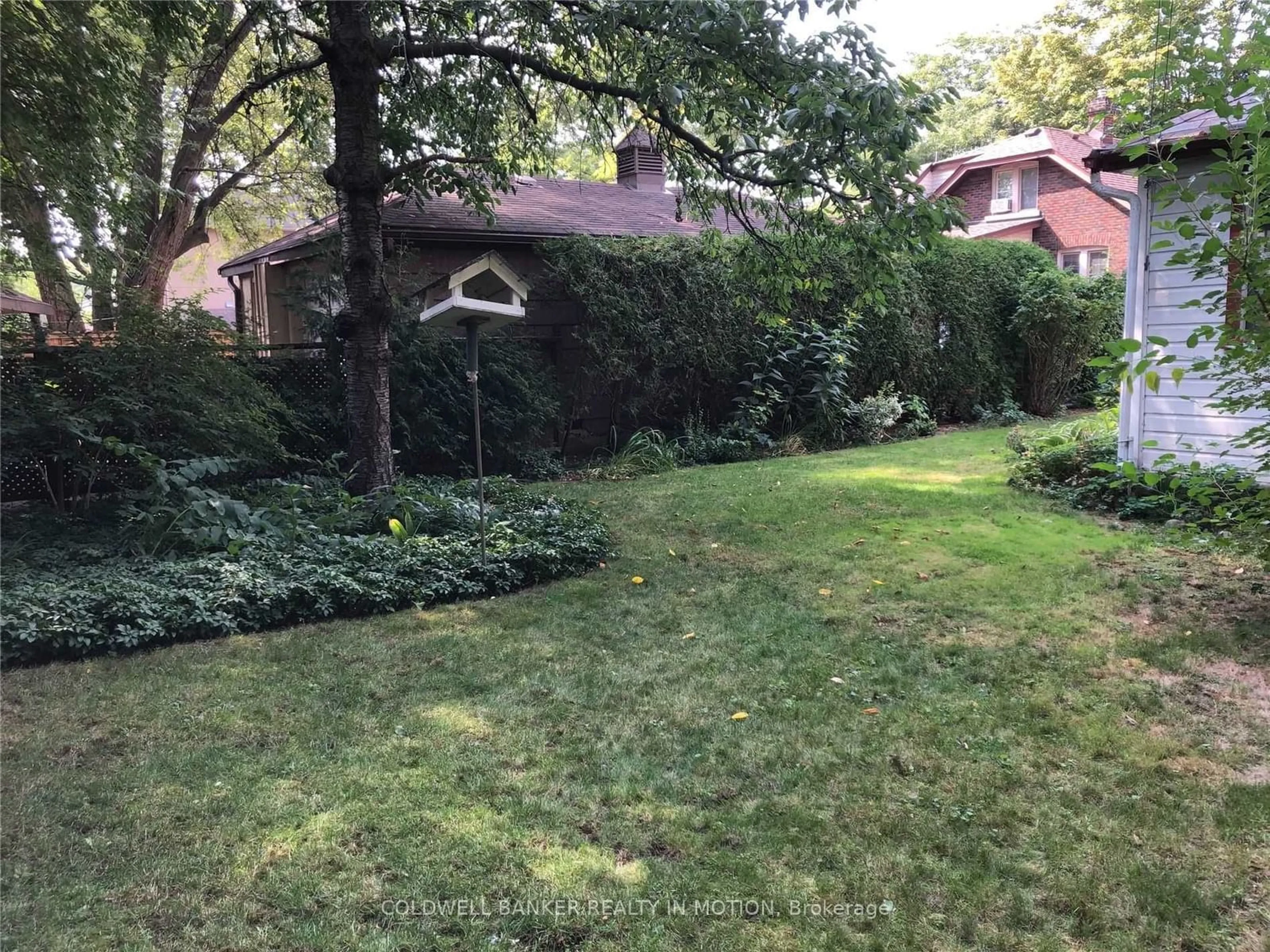 Fenced yard for 1198 Bellview St, Burlington Ontario L7S 1C7