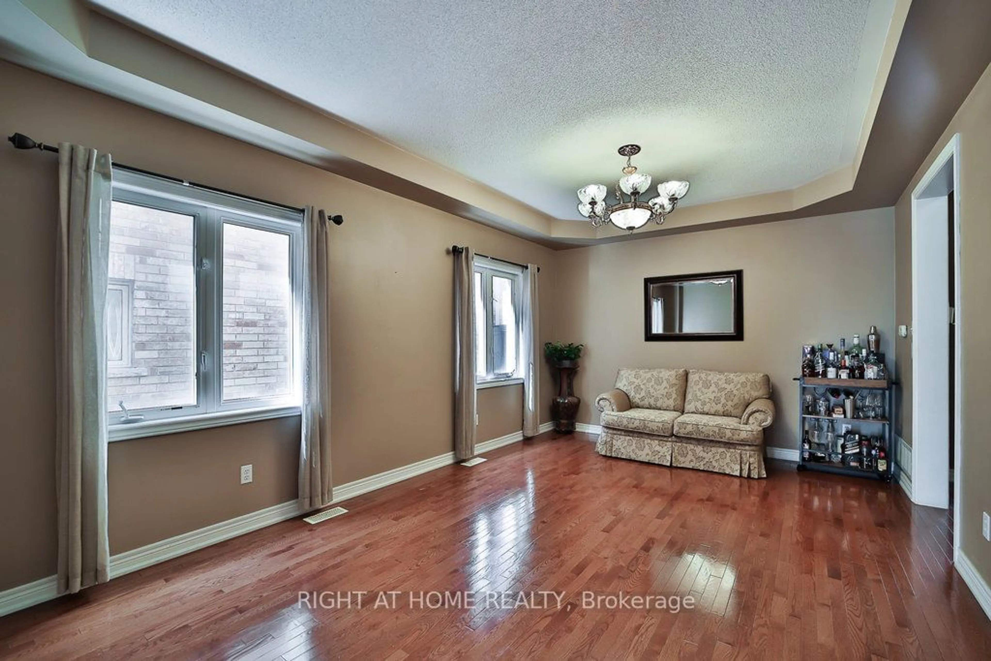 A pic of a room for 21 Attmar Dr, Brampton Ontario L6P 2R4