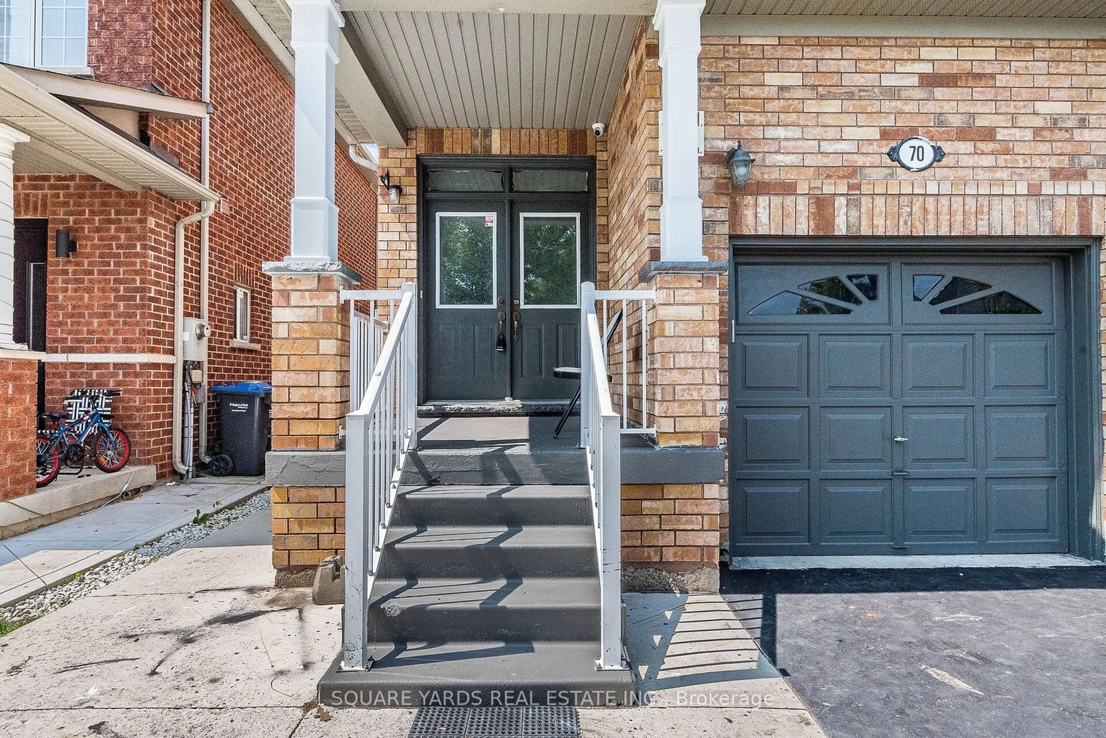 Home with brick exterior material for 70 Rubysilver Dr, Brampton Ontario L6P 1R1