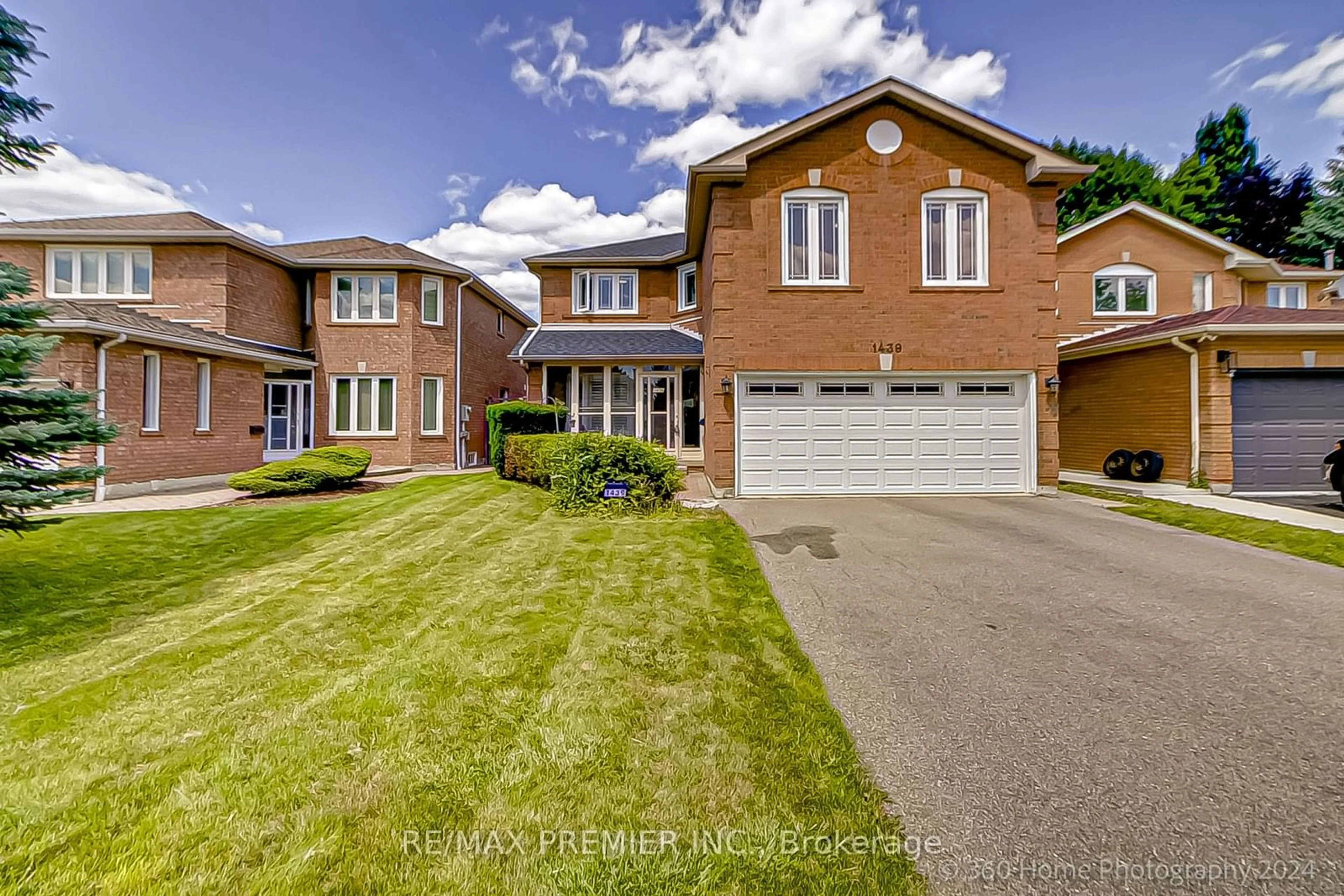 Frontside or backside of a home for 1439 Emerson Lane, Mississauga Ontario L5V 1L7