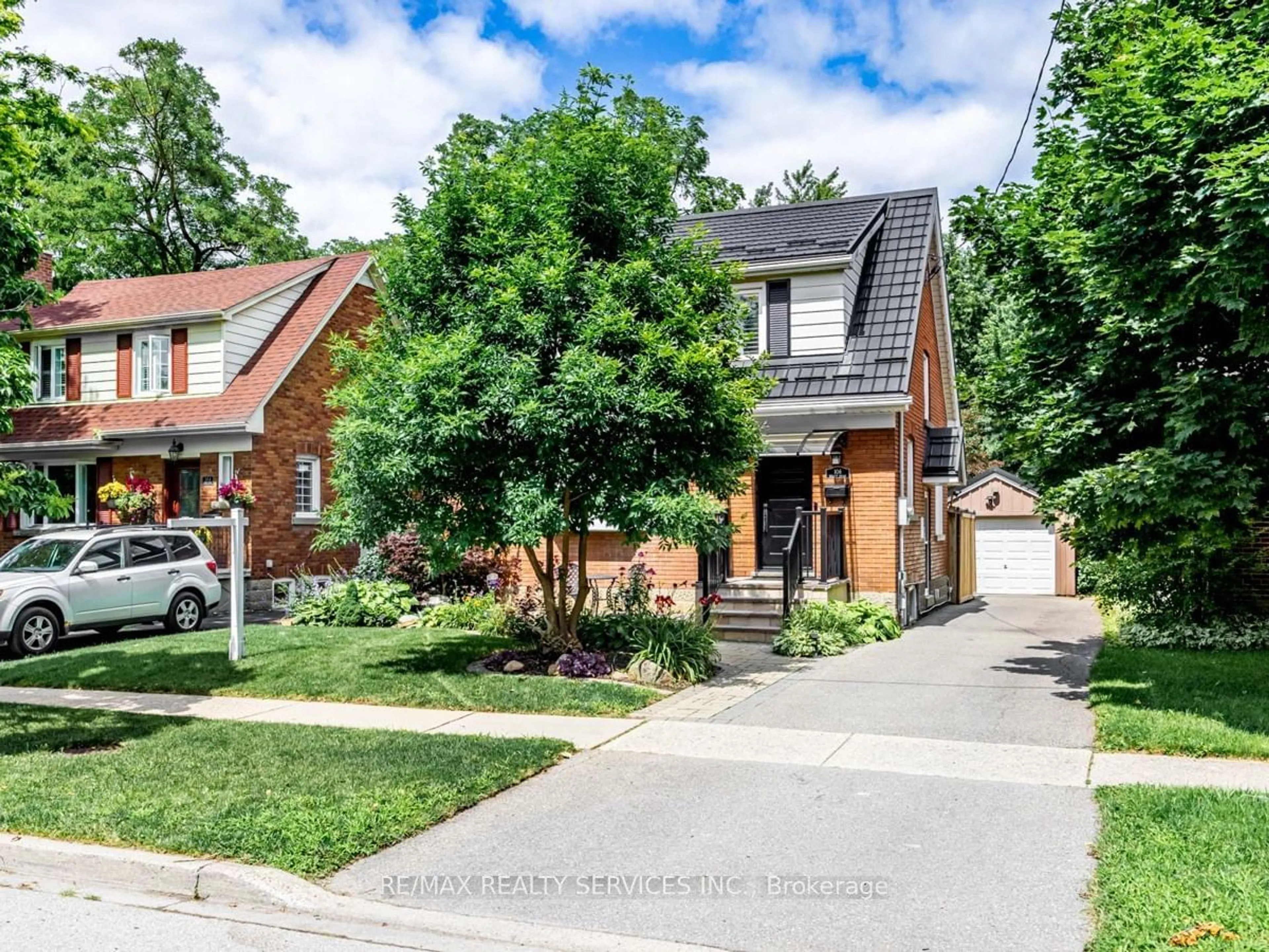 Frontside or backside of a home for 106 Elliott St, Brampton Ontario L6Y 1W4