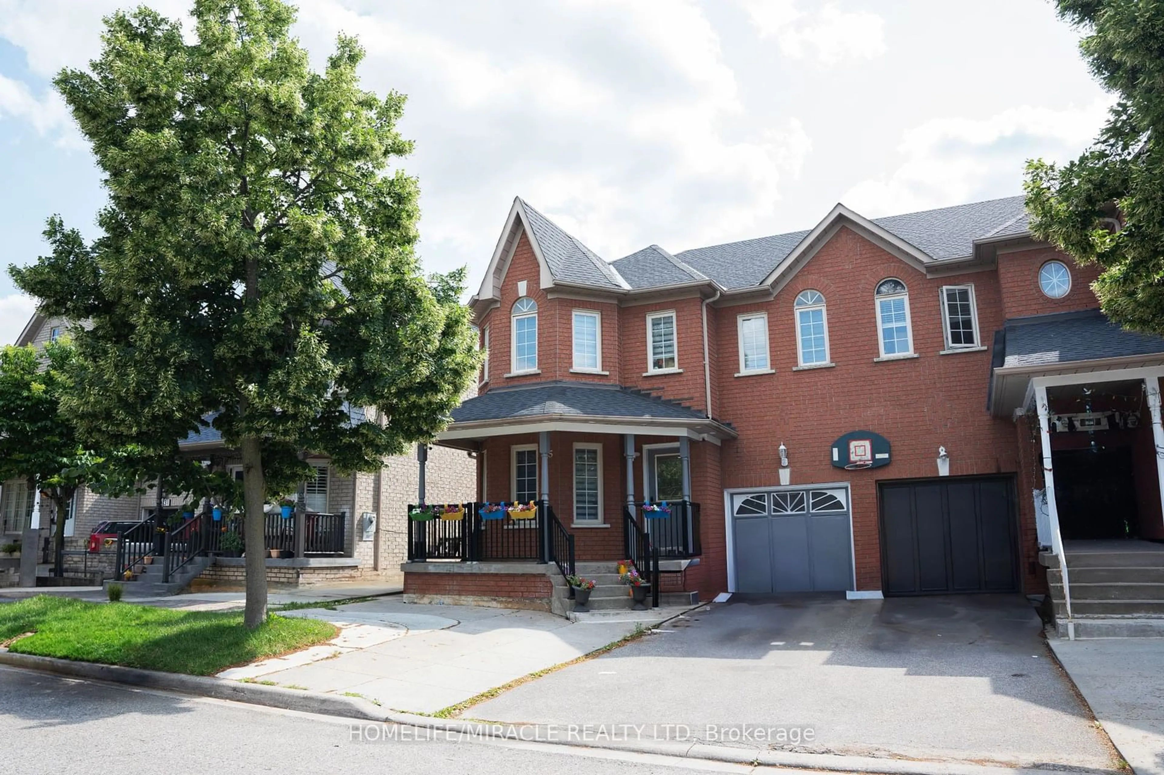 A pic from exterior of the house or condo for 35 Zebra Tr, Brampton Ontario L6R 2J3