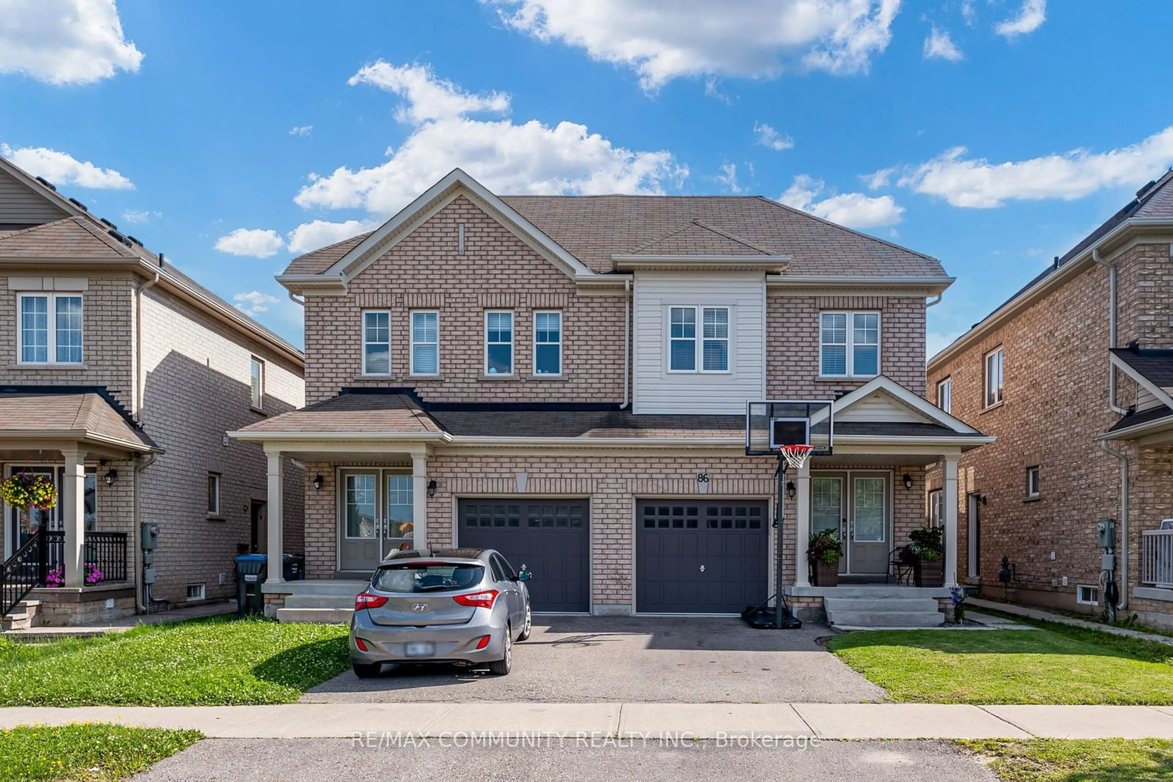 Home with brick exterior material for 86 Banbridge Cres, Brampton Ontario L6X 5M1