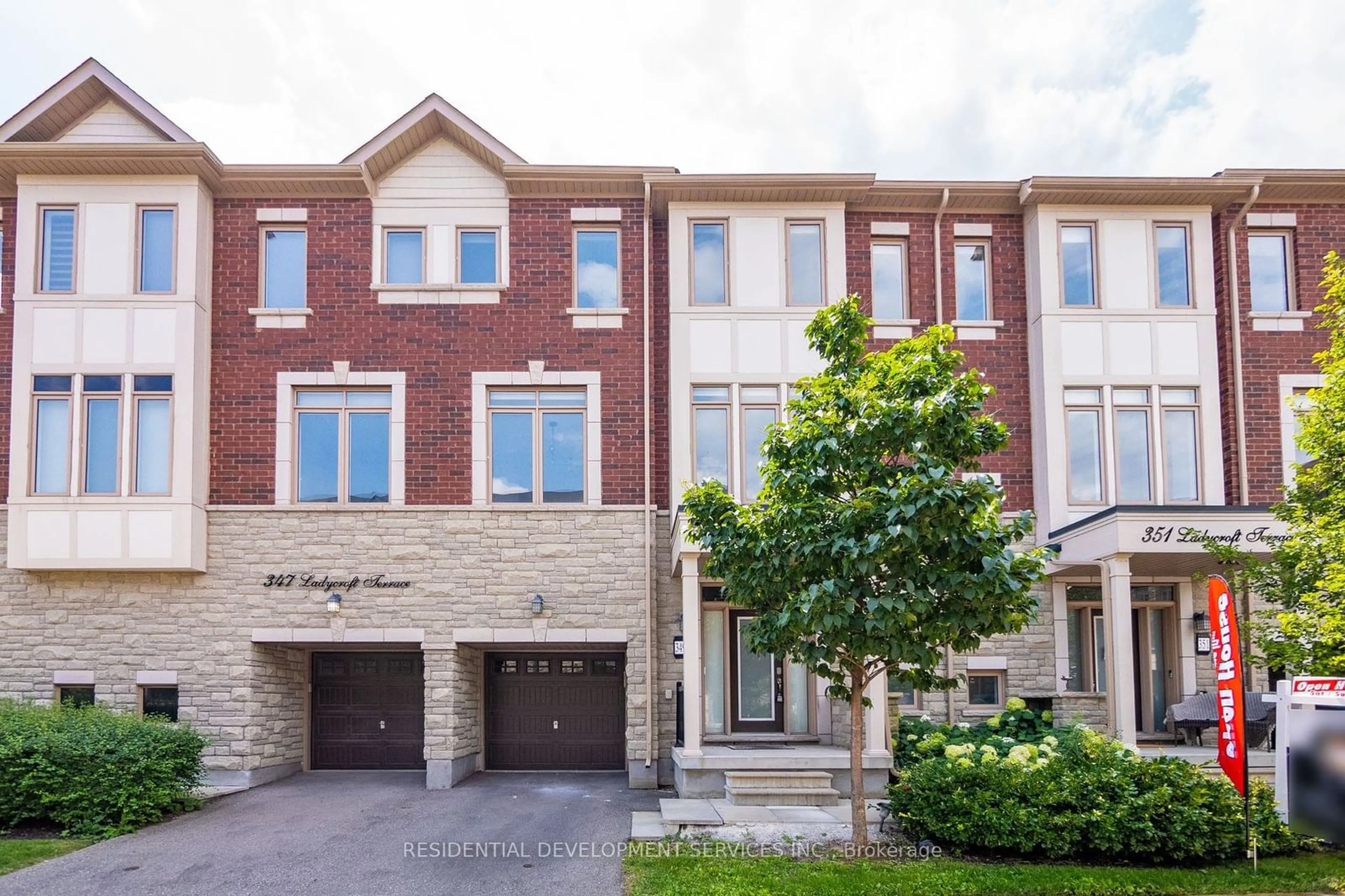 A pic from exterior of the house or condo for 349 Ladycroft Terr, Mississauga Ontario L5A 3N7