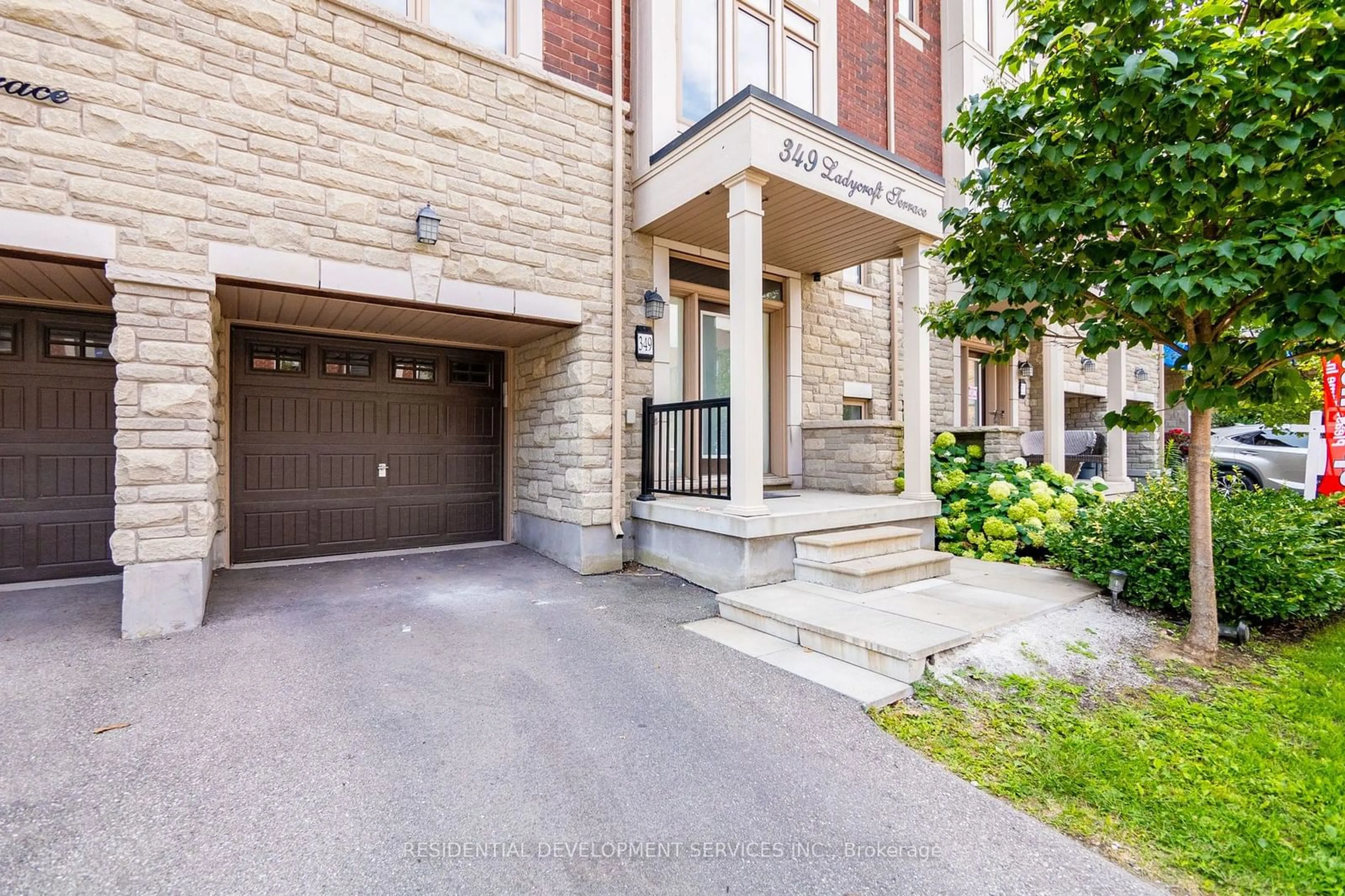 A pic from exterior of the house or condo for 349 Ladycroft Terr, Mississauga Ontario L5A 3N7