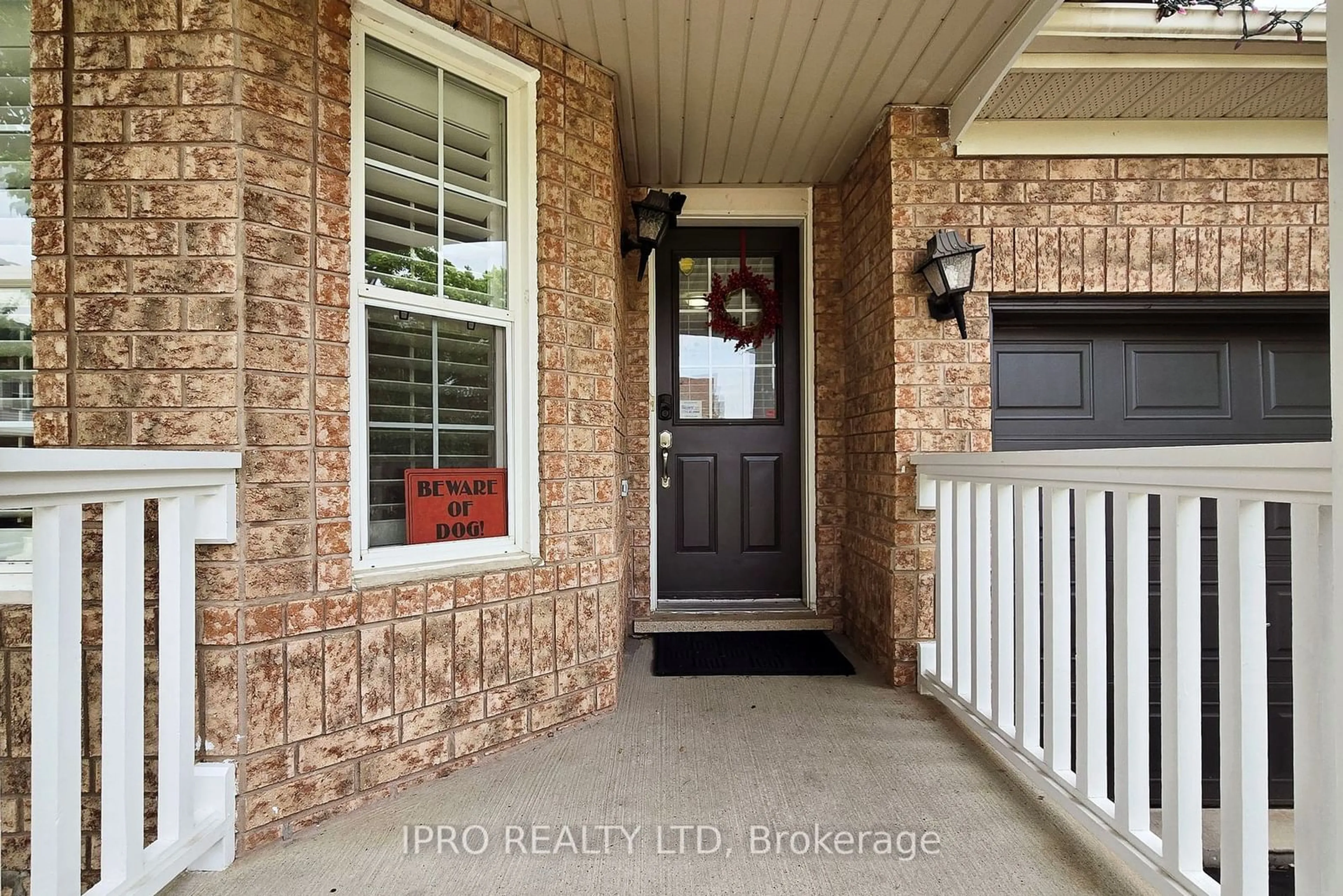 Indoor entryway for 18 Napa Valley Cres, Brampton Ontario L7A 2T5